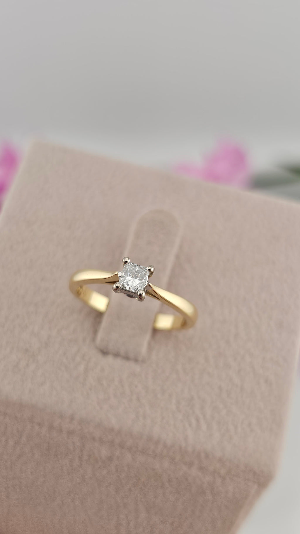 18ct Yellow Gold 0.25ct Princess Cut Natural Diamond Ring , size L 1/2