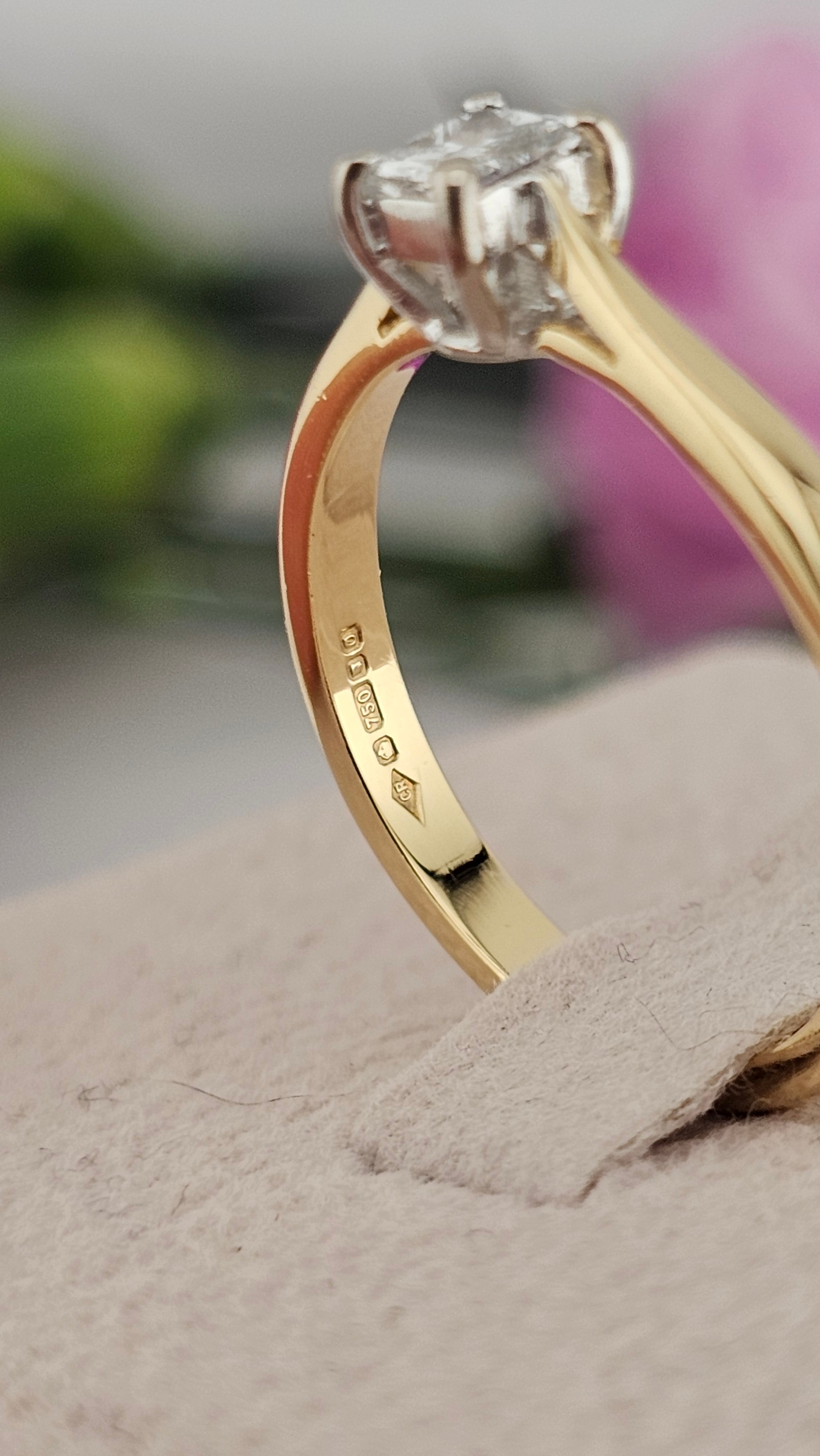 18ct Yellow Gold 0.25ct Princess Cut Natural Diamond Ring , size L 1/2