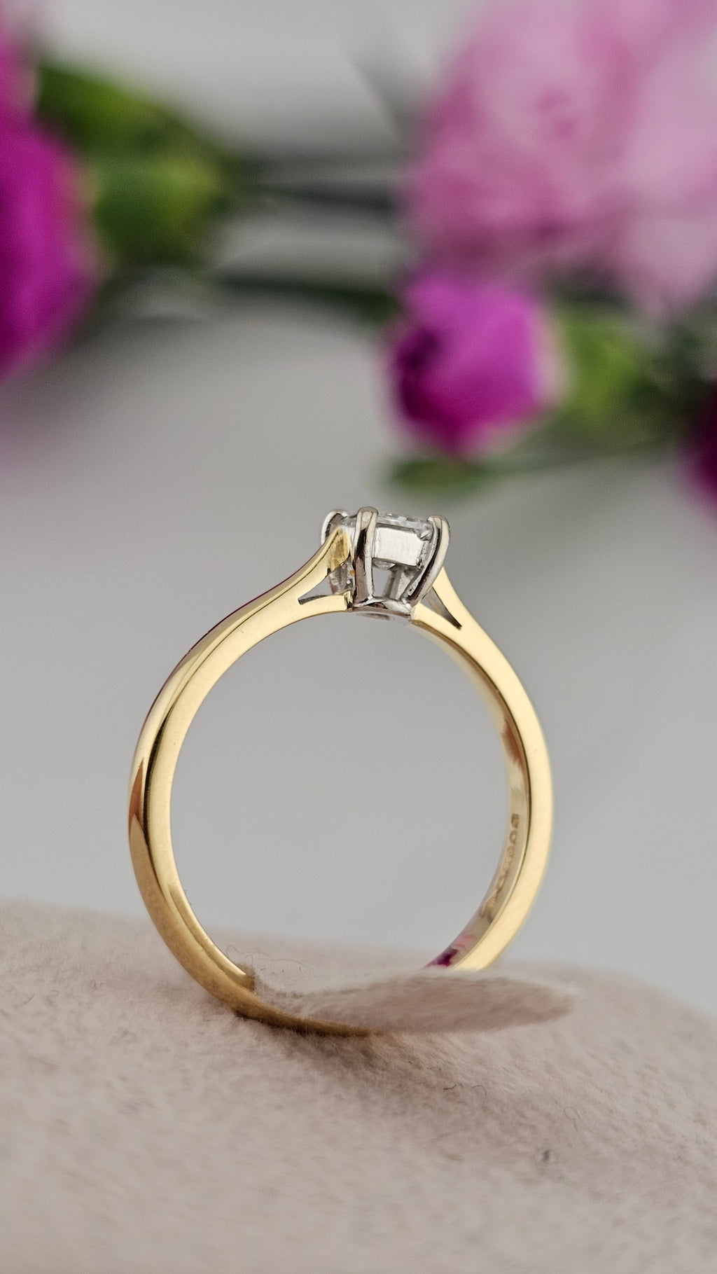18ct Yellow Gold 0.25ct Princess Cut Natural Diamond Ring , size L 1/2