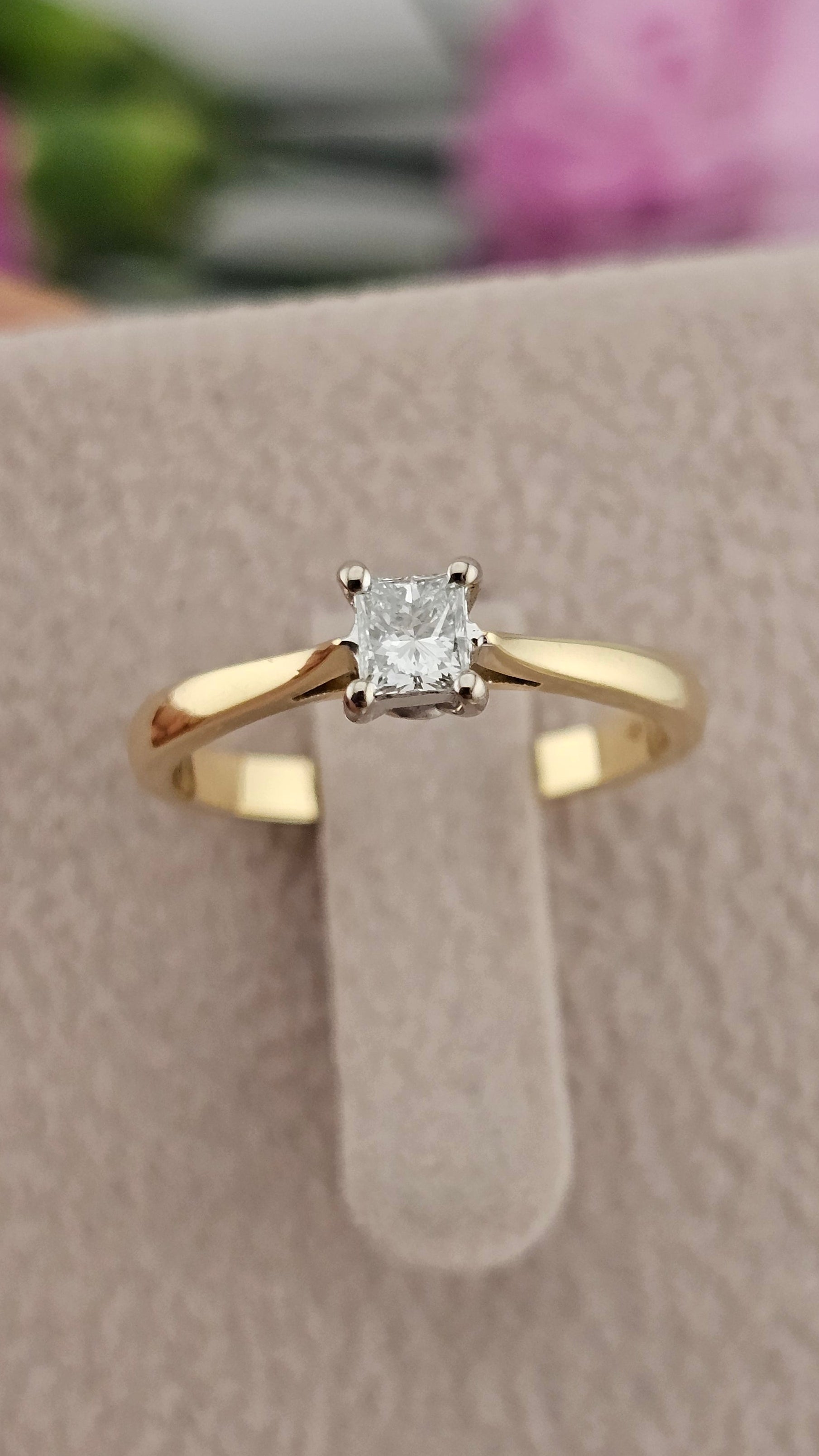 18ct Yellow Gold 0.25ct Princess Cut Natural Diamond Ring , size L 1/2