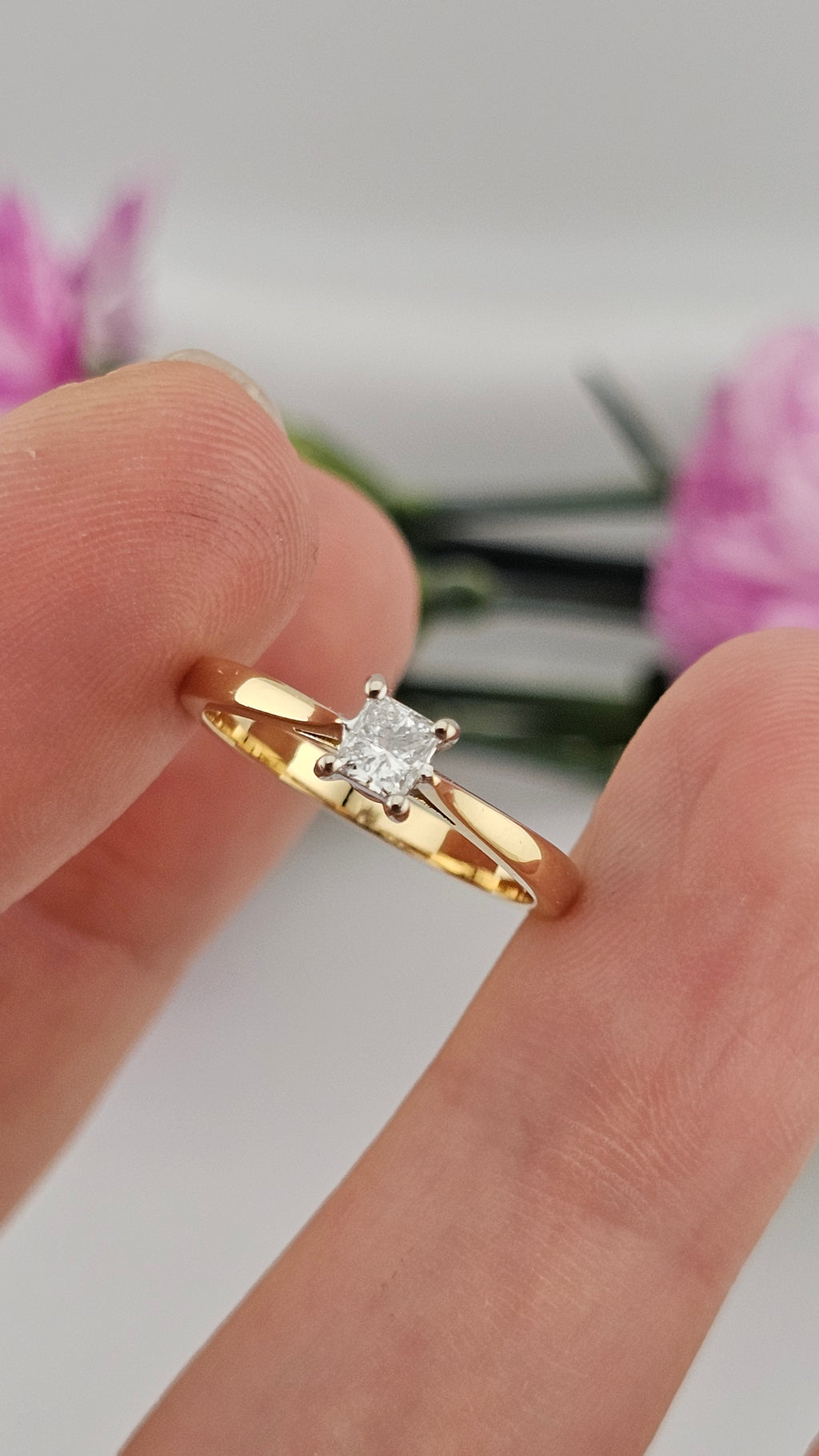 18ct Yellow Gold 0.25ct Princess Cut Natural Diamond Ring , size L 1/2