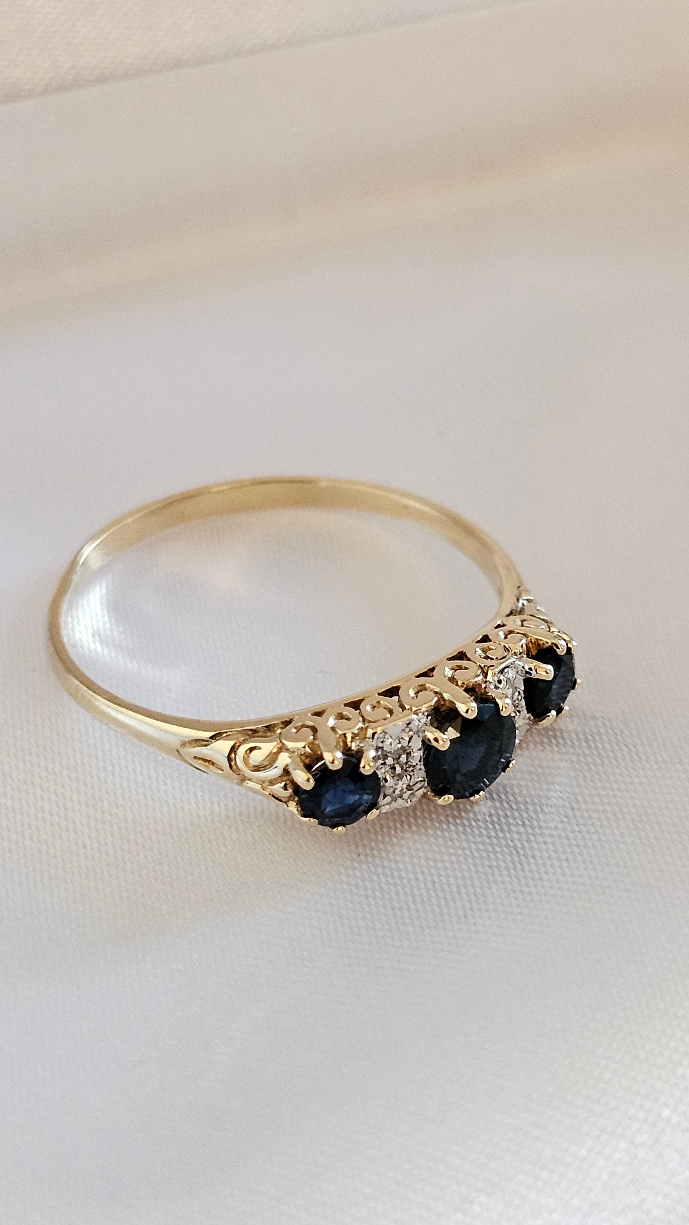 9ct Yellow Gold Natural Sapphire & Diamond Ring – Size S 1/2