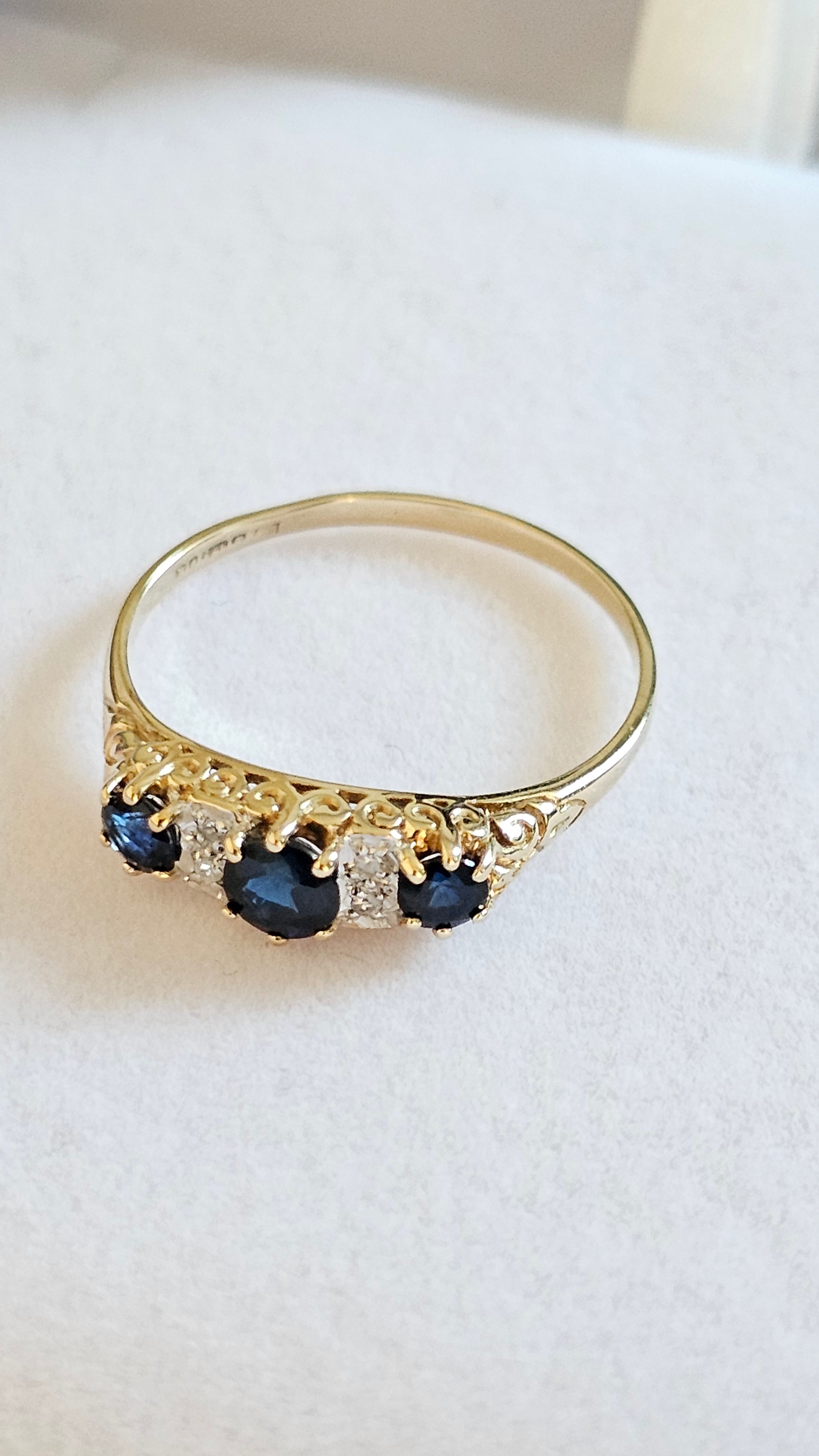 9ct Yellow Gold Natural Sapphire & Diamond Ring – Size S 1/2