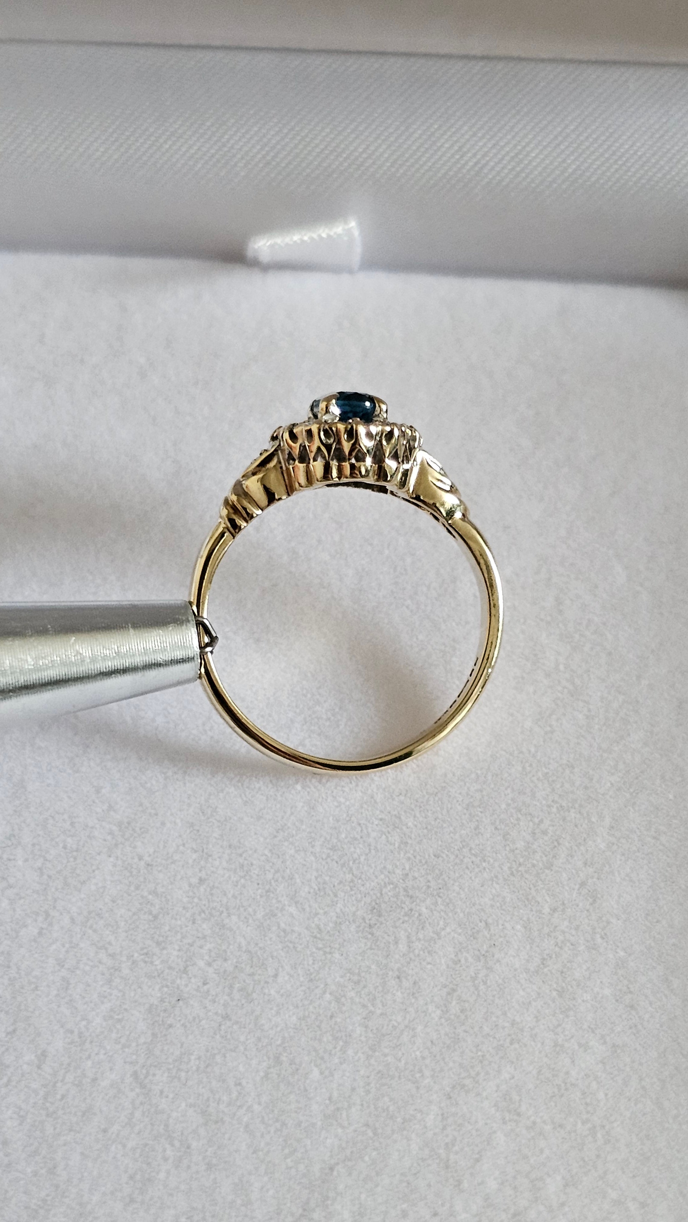 Vintage 9ct Yellow Gold Natural London Blue Topaz & Diamond Cluster Ring – Size M