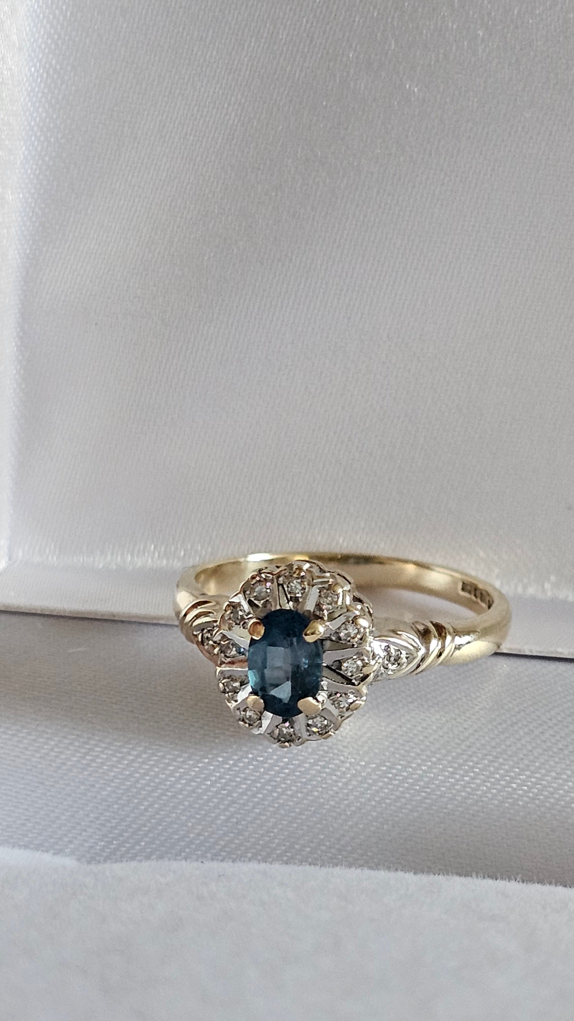 Vintage 9ct Yellow Gold Natural London Blue Topaz & Diamond Cluster Ring – Size M