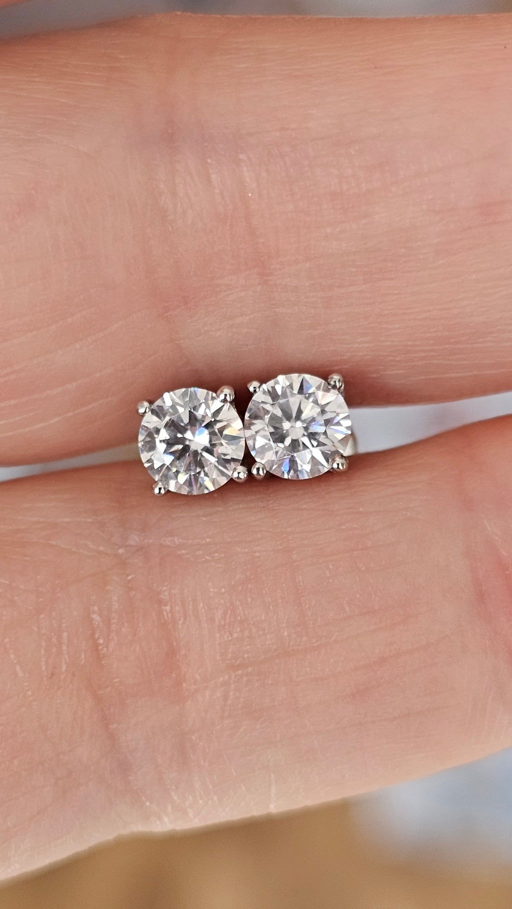 Classic 18ct White Gold Round Solitaire Moissanite Stud Earrings with Screwbacks