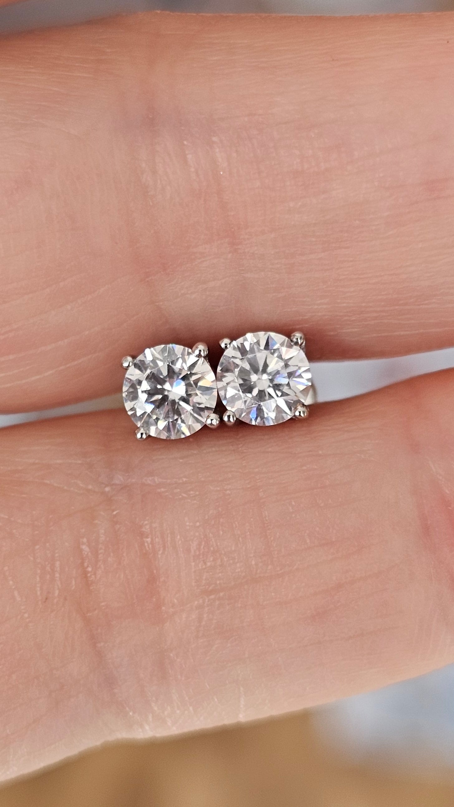 Classic 18ct White Gold Round Solitaire Moissanite Stud Earrings with Screwbacks