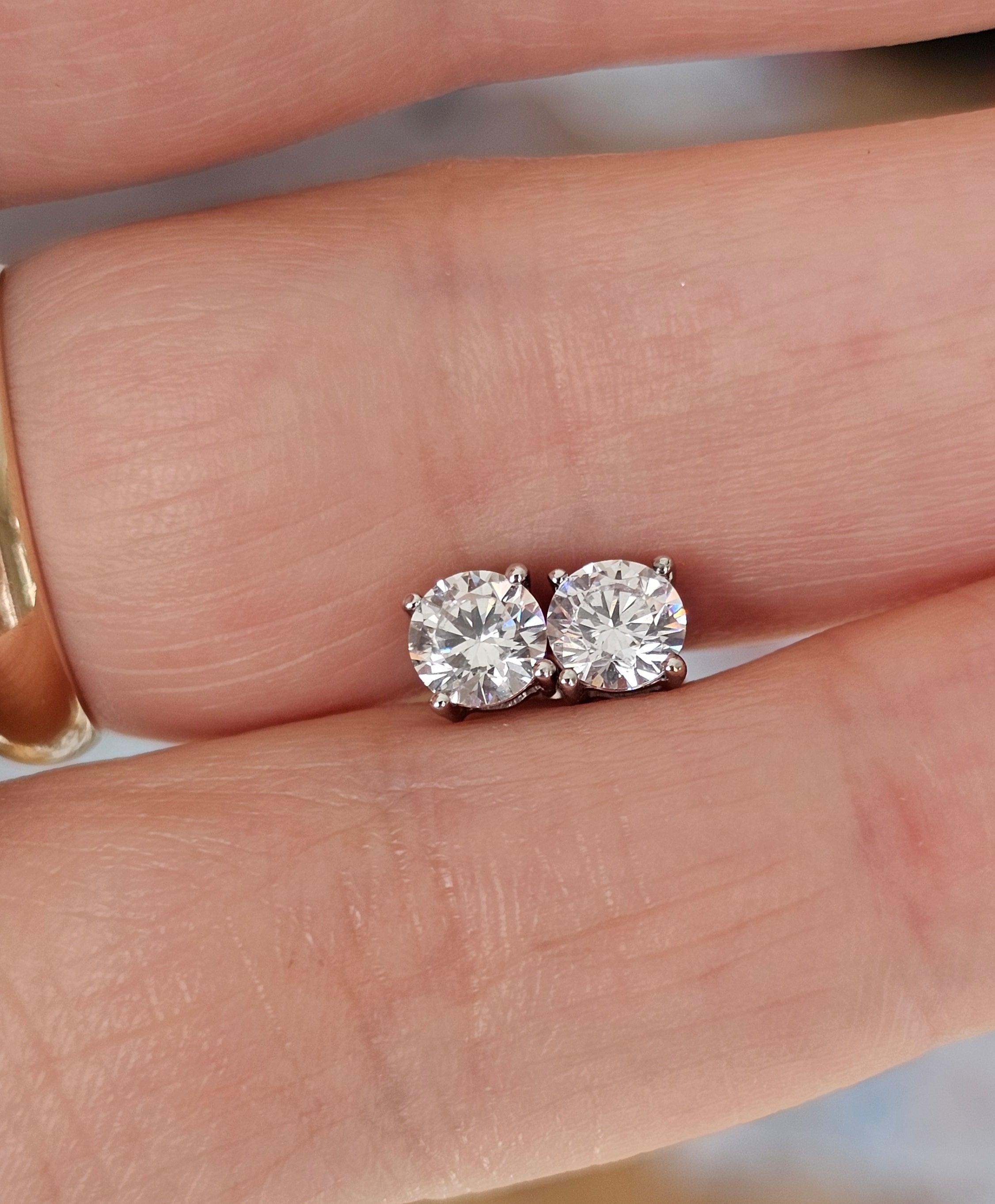 Classic 18ct White Gold Round Solitaire Moissanite Stud Earrings with Screwbacks