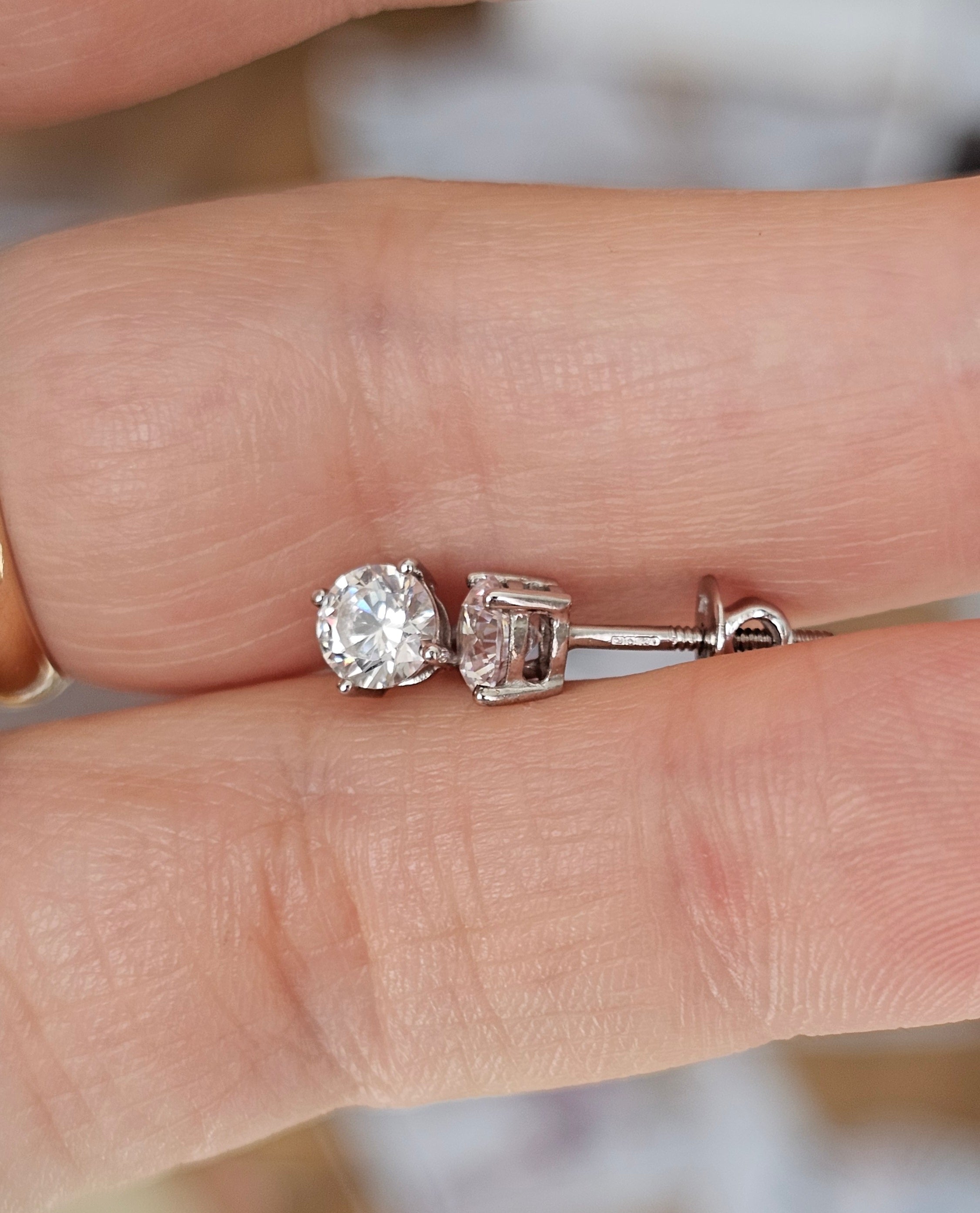 Classic 18ct White Gold Round Solitaire Moissanite Stud Earrings with Screwbacks