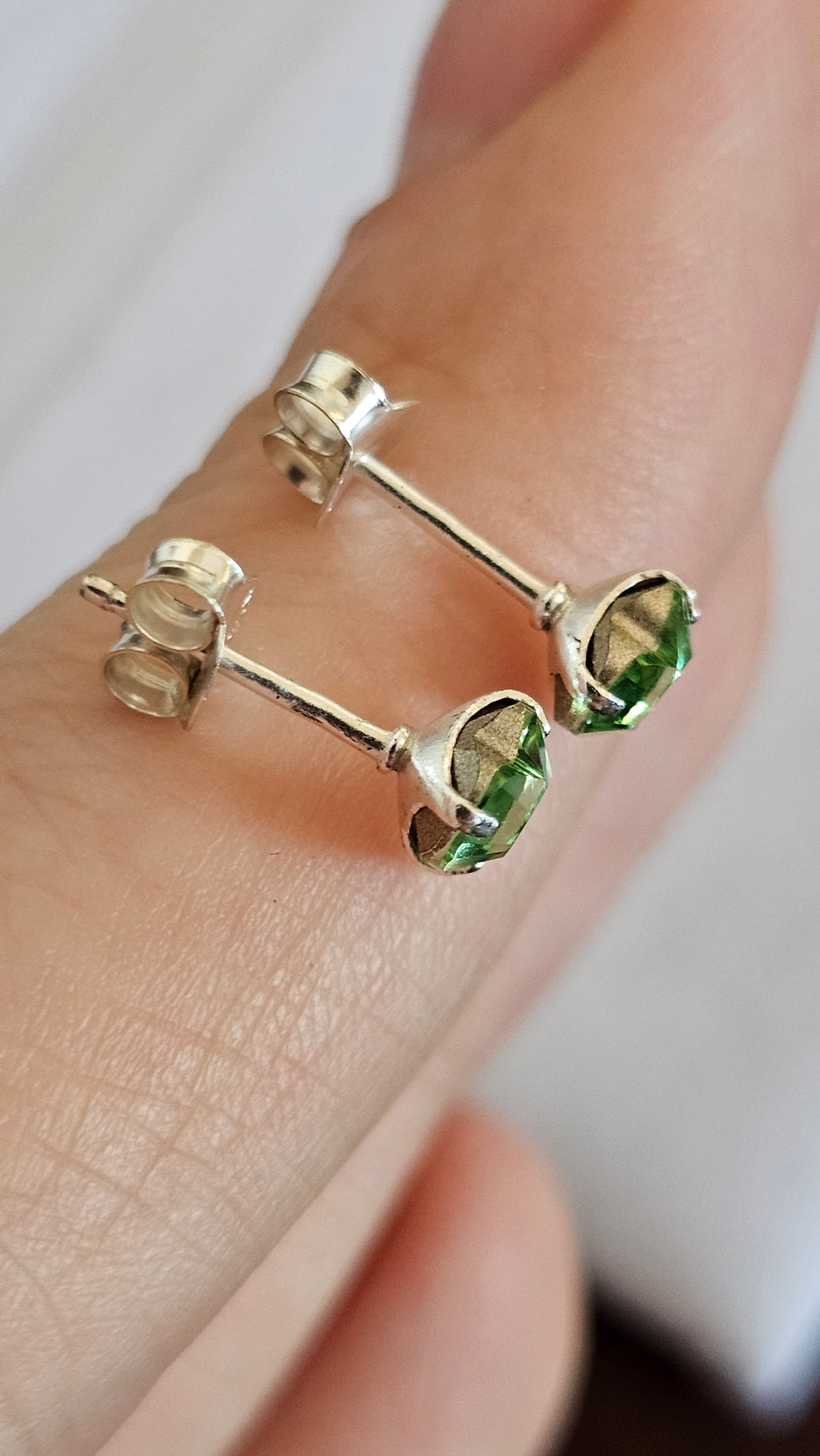 925 Sterling Silver Green Heart Rhinestone Stud Earrings
