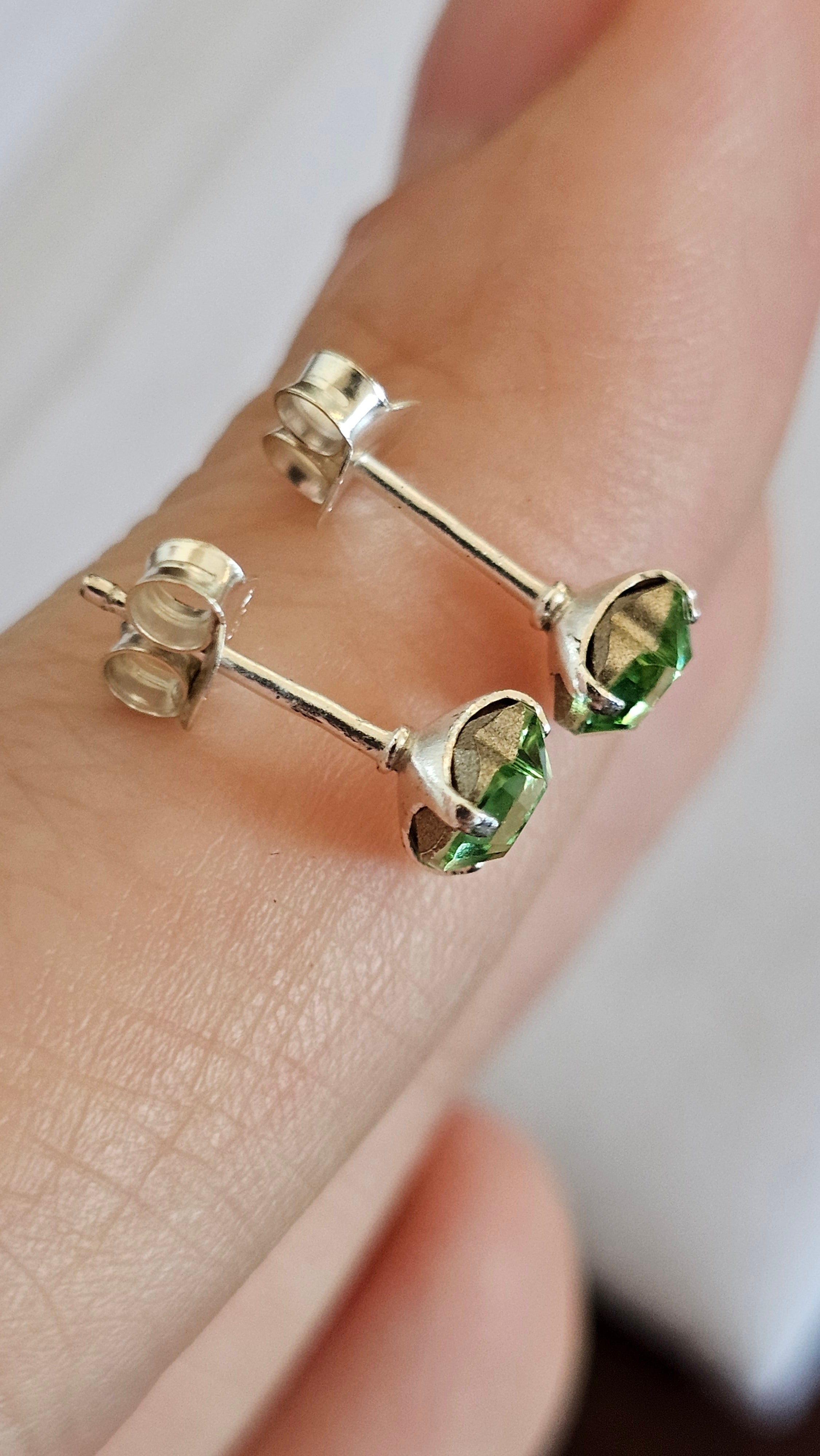 925 Sterling Silver Green Heart Rhinestone Stud Earrings