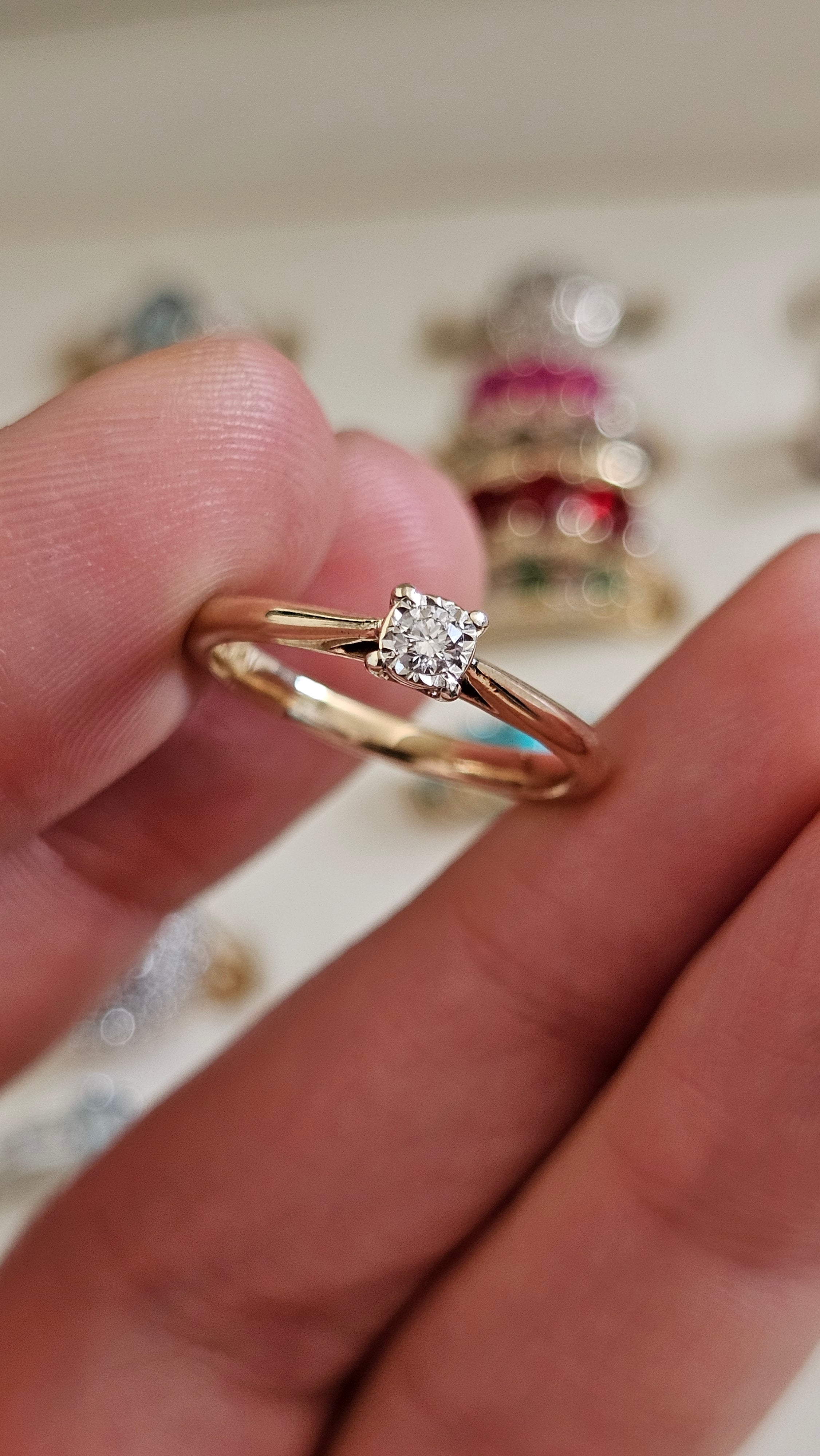 9ct Yellow Gold Natural Diamond Solitaire Ring 0.15ct, Illusion Set,- Size L 1/2