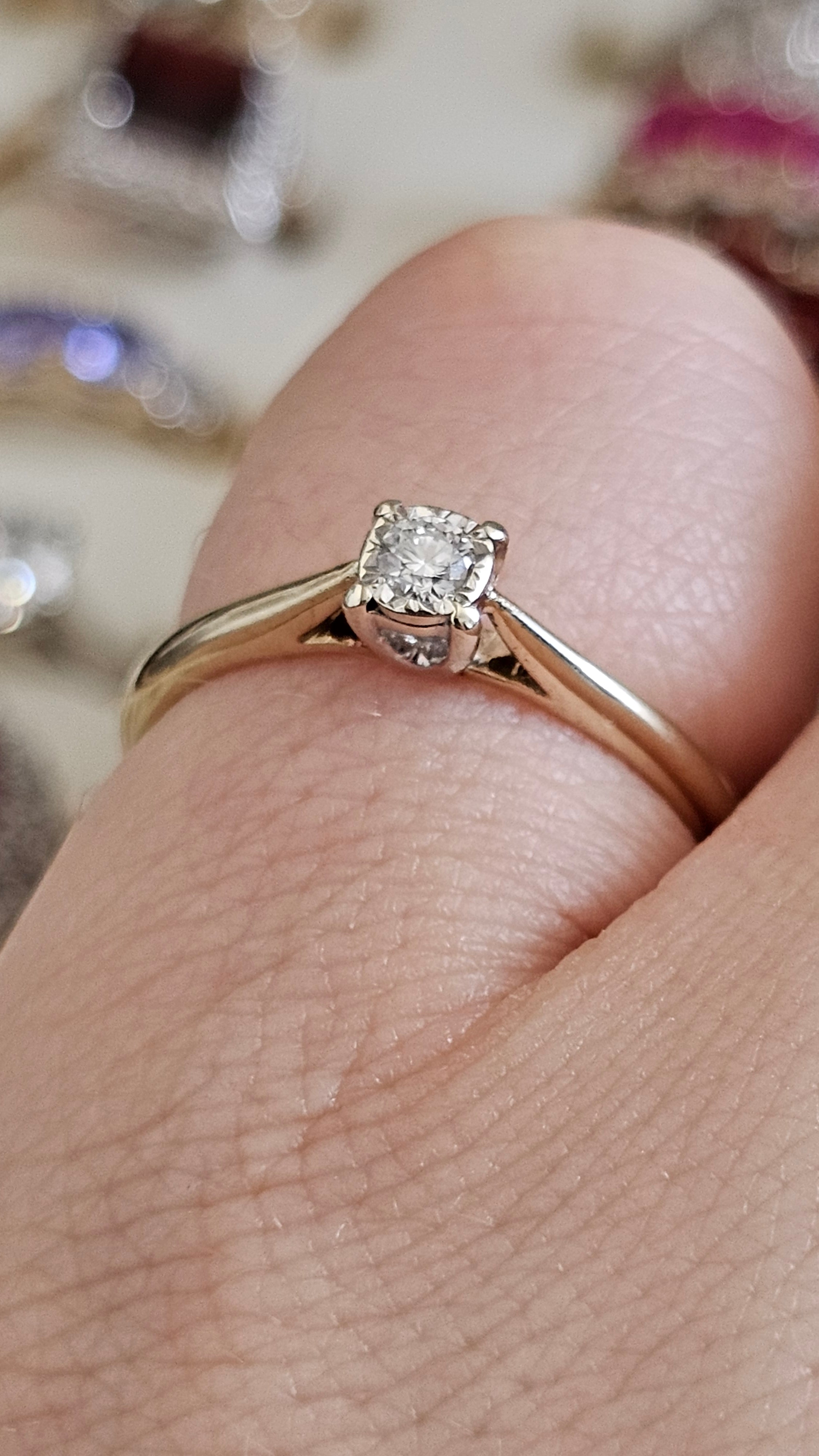 9ct Yellow Gold Natural Diamond Solitaire Ring 0.15ct, Illusion Set,- Size L 1/2