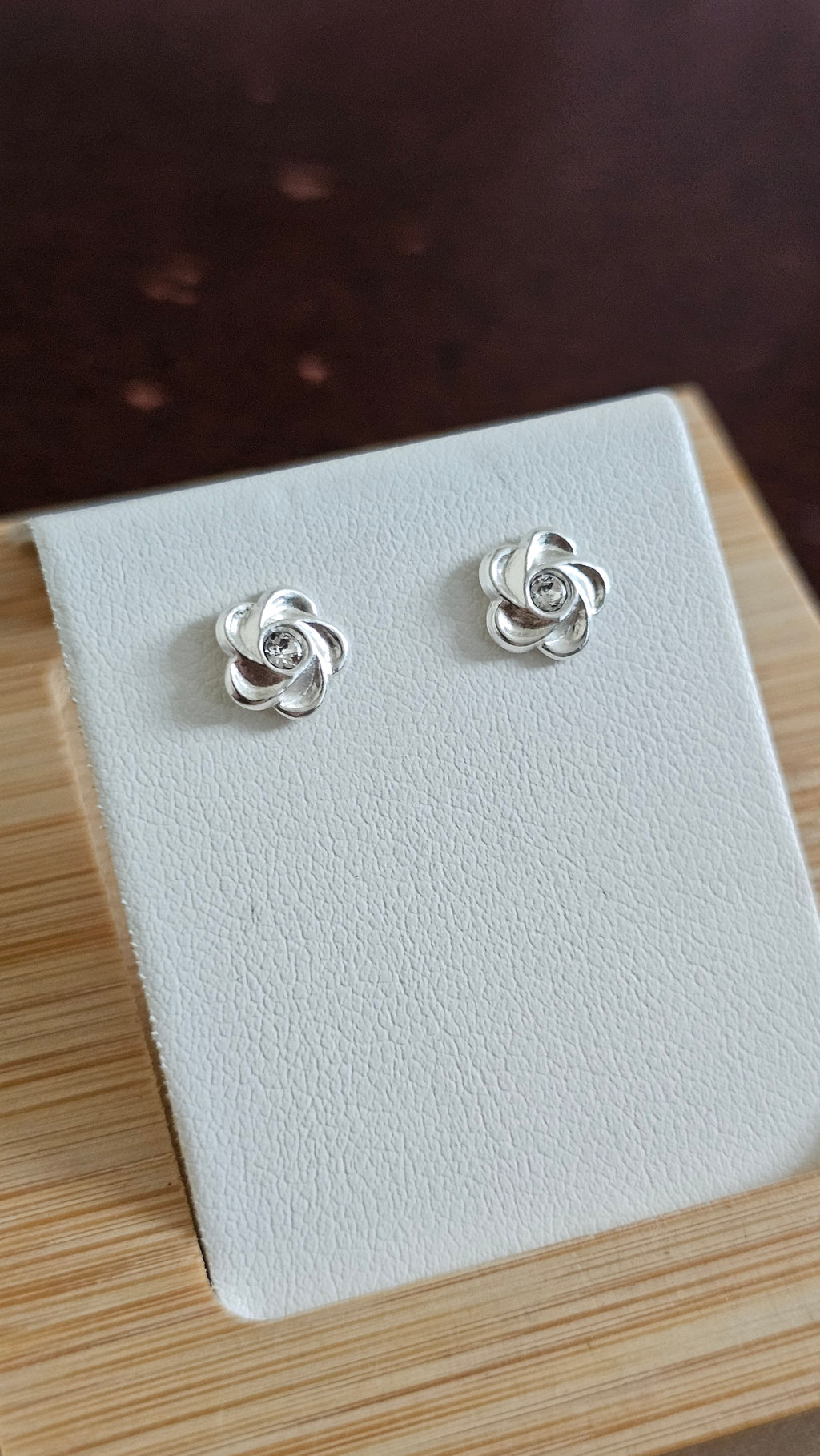 Elegant 925 Sterling Silver Clear Stone Floral Stud Earrings
