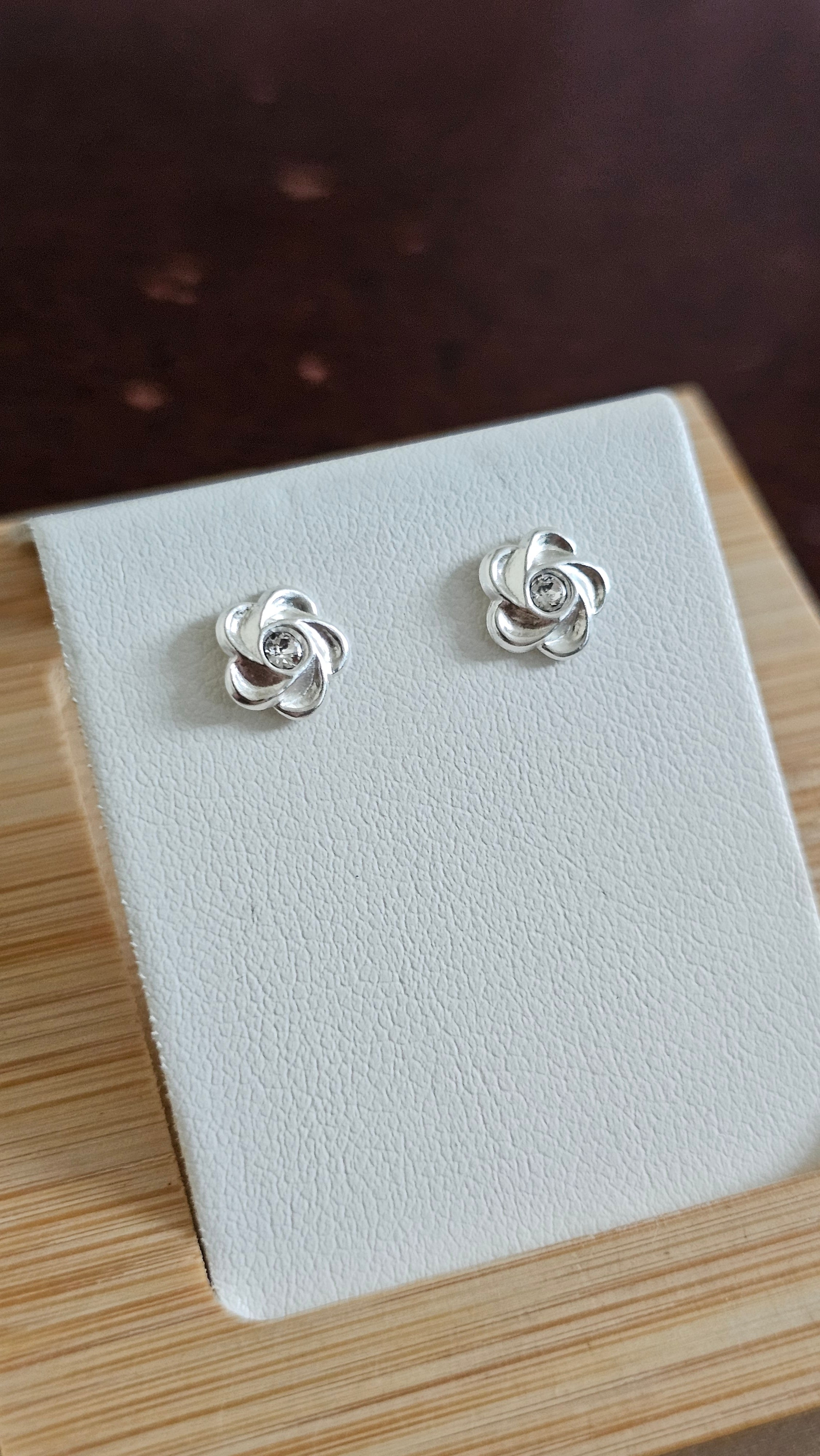 Elegant 925 Sterling Silver Clear Stone Floral Stud Earrings