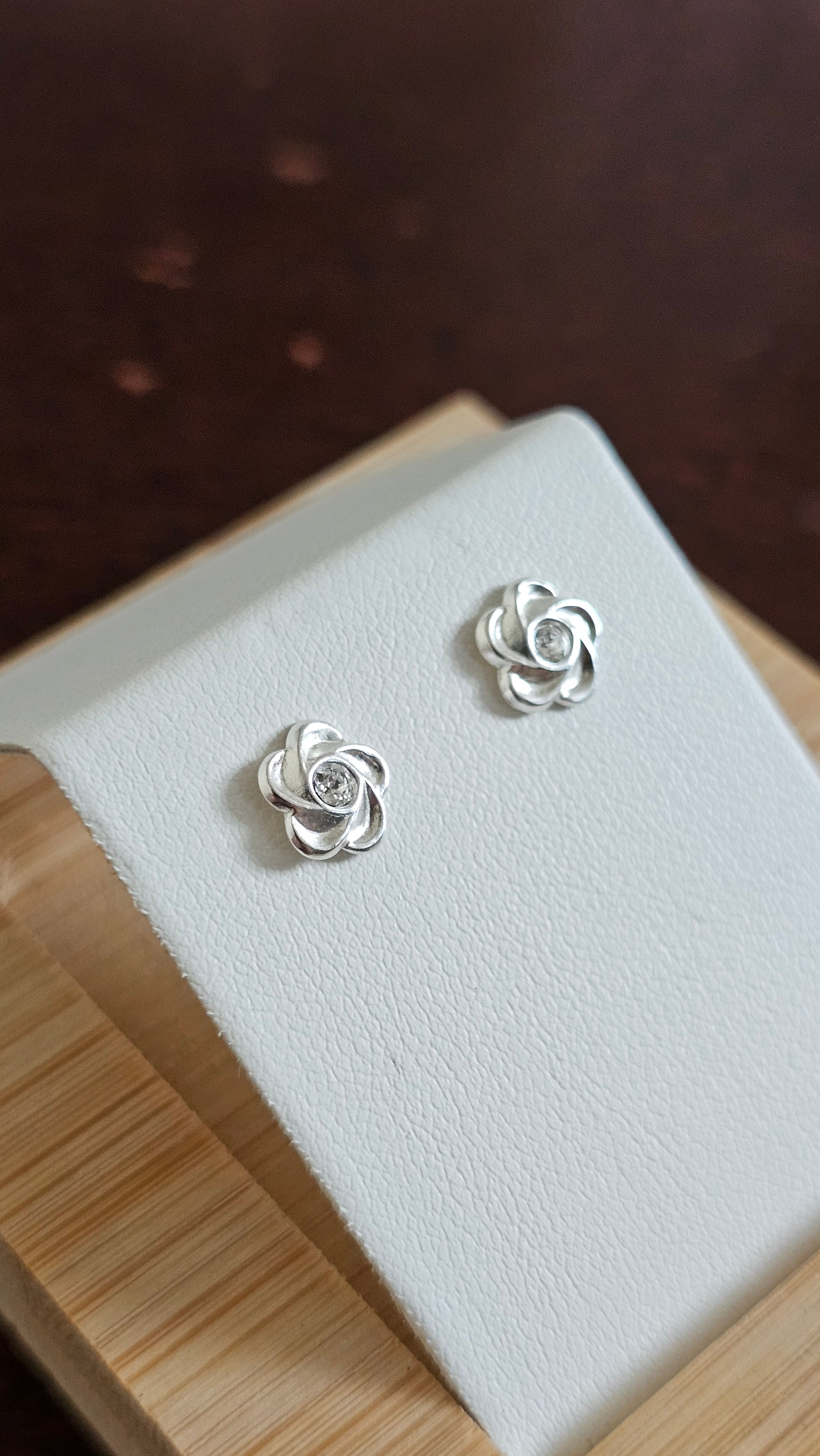 Elegant 925 Sterling Silver Clear Stone Floral Stud Earrings