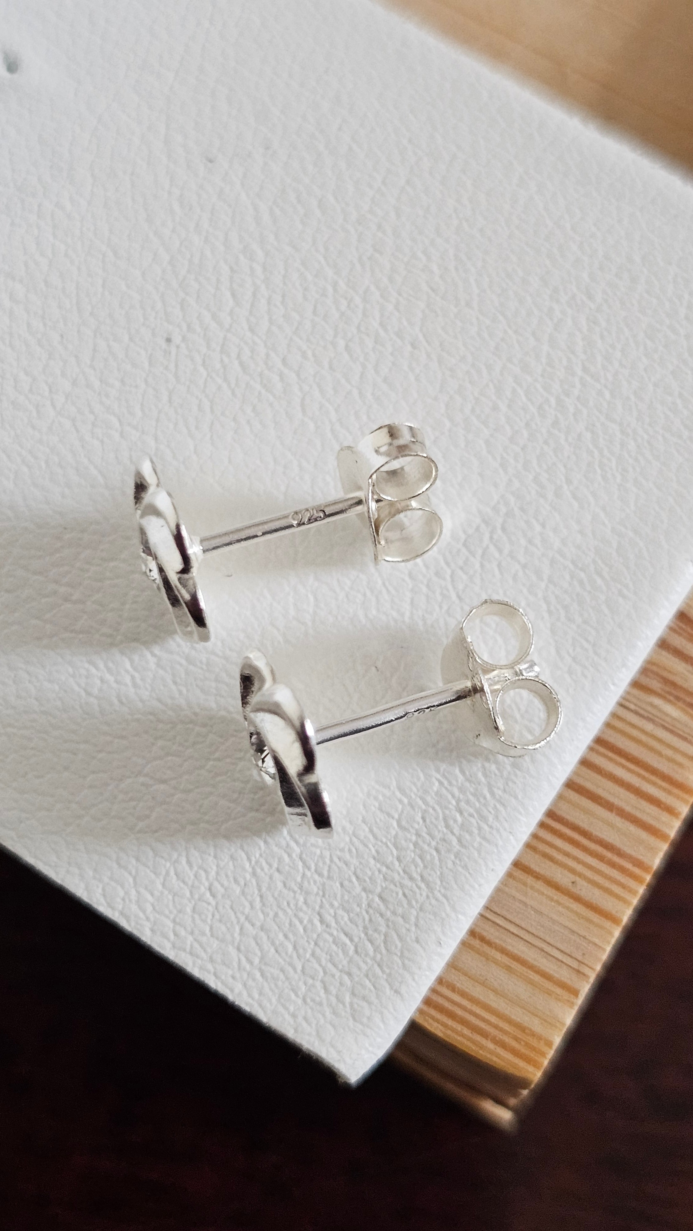 Elegant 925 Sterling Silver Clear Stone Floral Stud Earrings