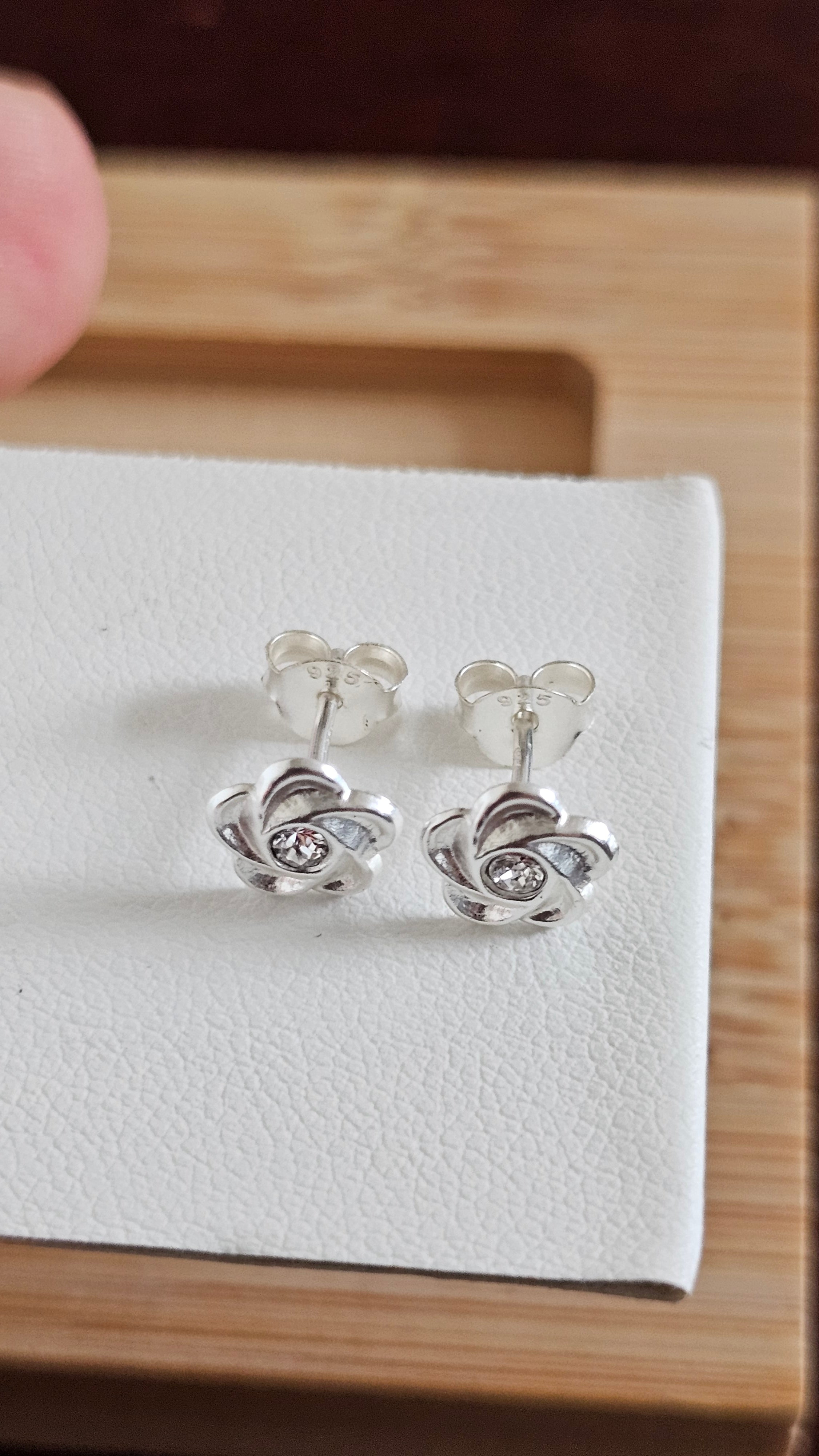 Elegant 925 Sterling Silver Clear Stone Floral Stud Earrings