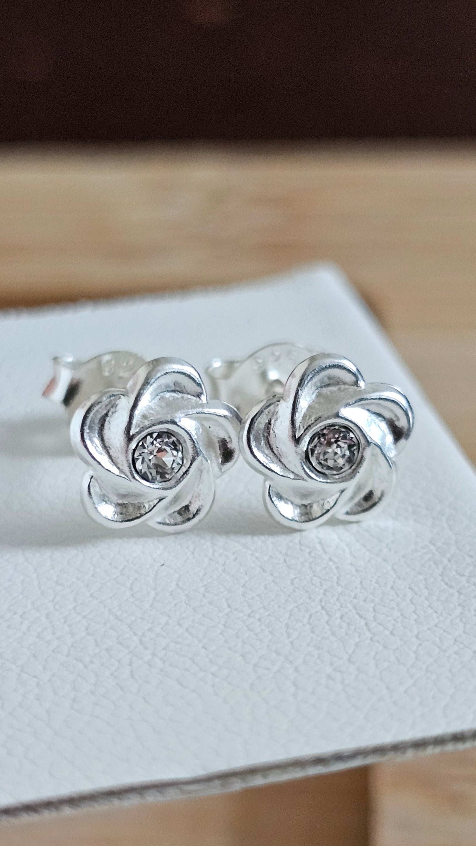 Elegant 925 Sterling Silver Clear Stone Floral Stud Earrings