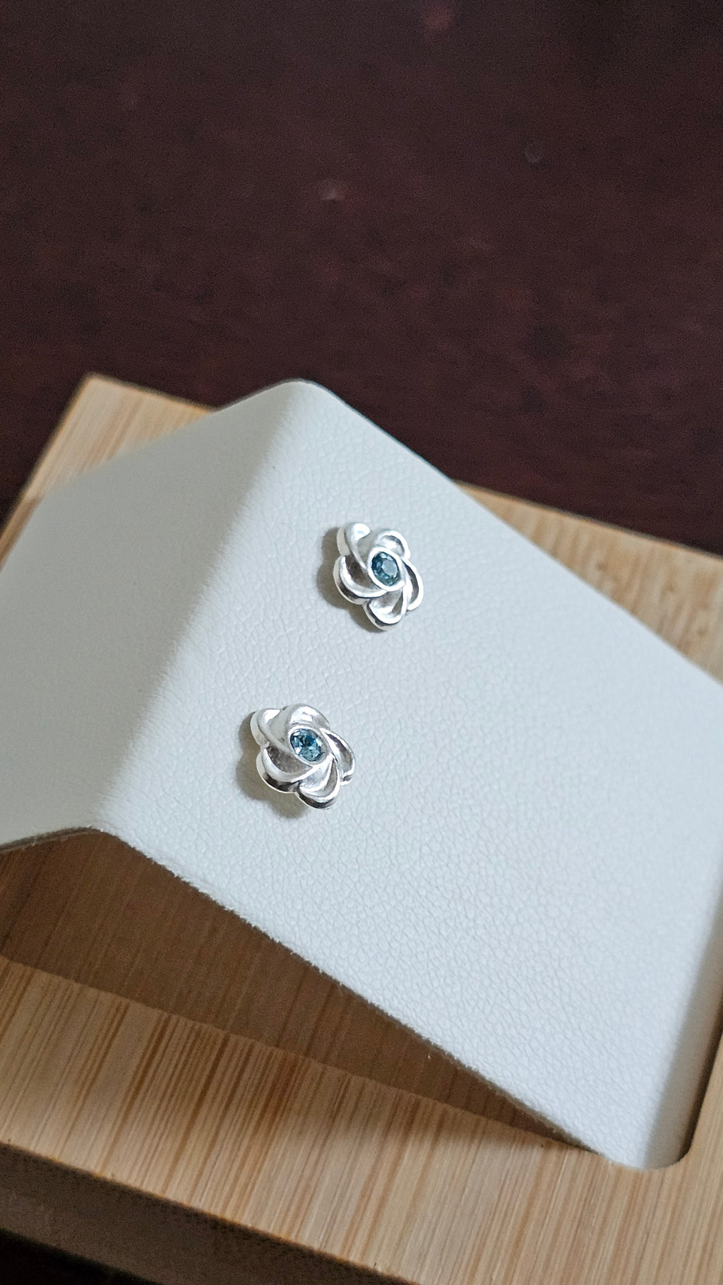 Elegant 925 Sterling Silver Blue Stone Floral Stud Earrings