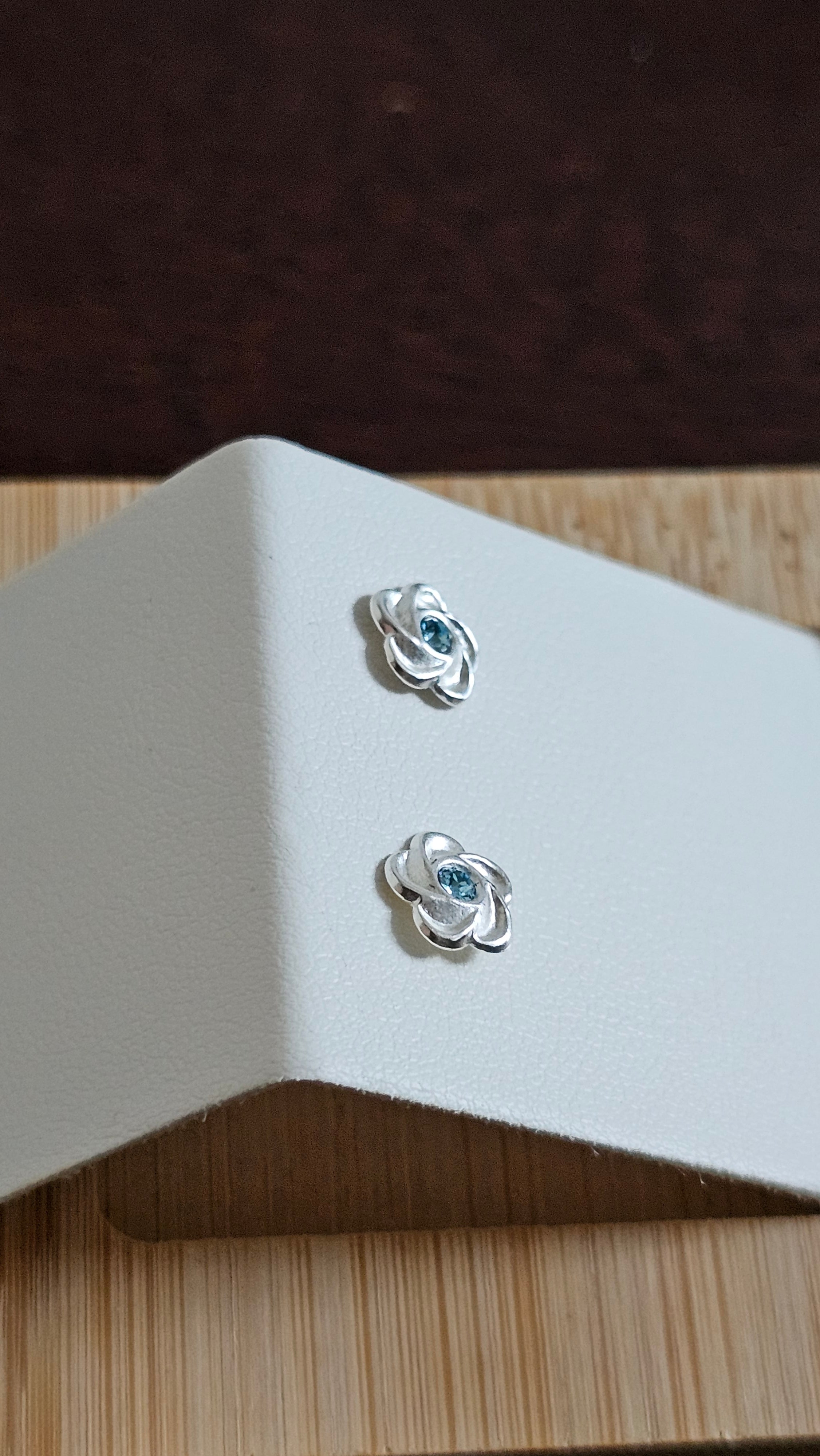 Elegant 925 Sterling Silver Blue Stone Floral Stud Earrings