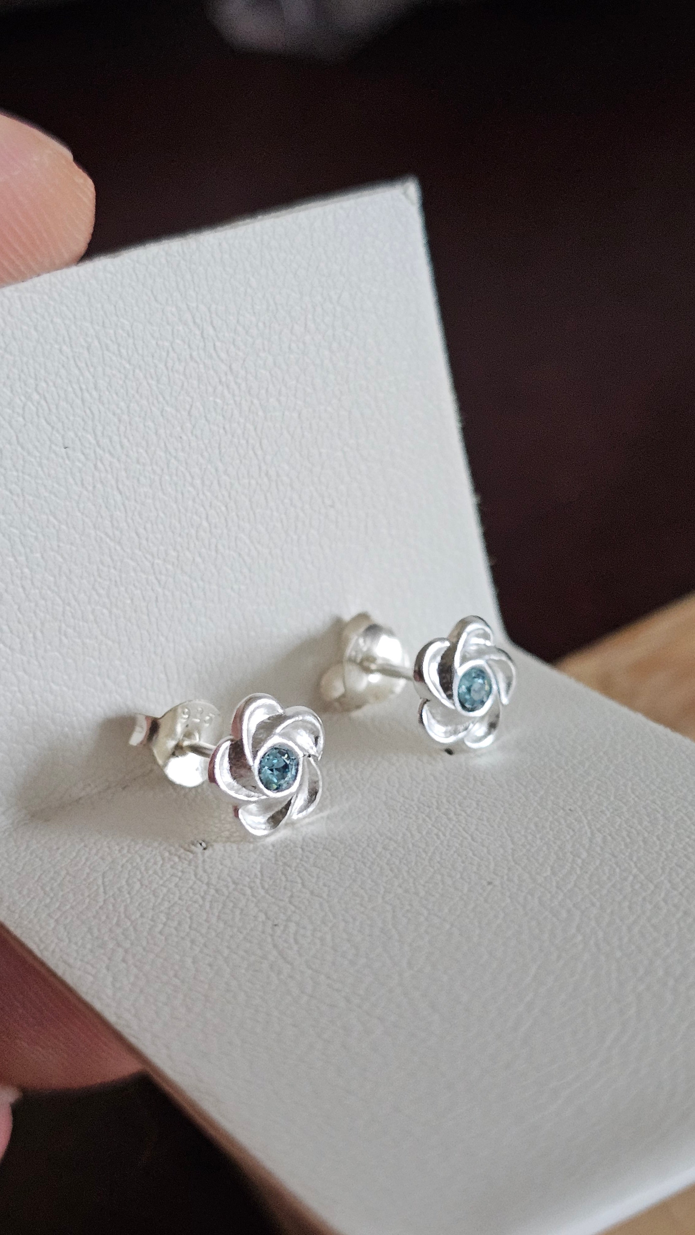 Elegant 925 Sterling Silver Blue Stone Floral Stud Earrings