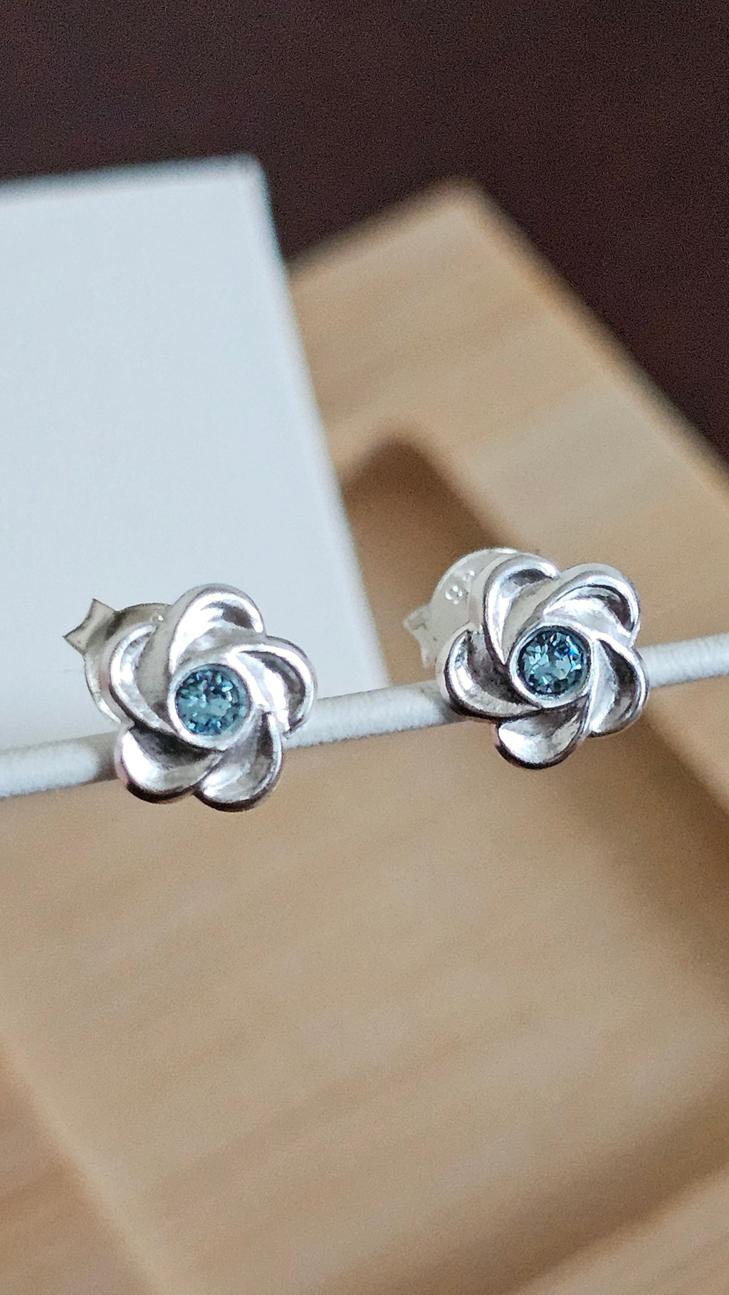 Elegant 925 Sterling Silver Blue Stone Floral Stud Earrings