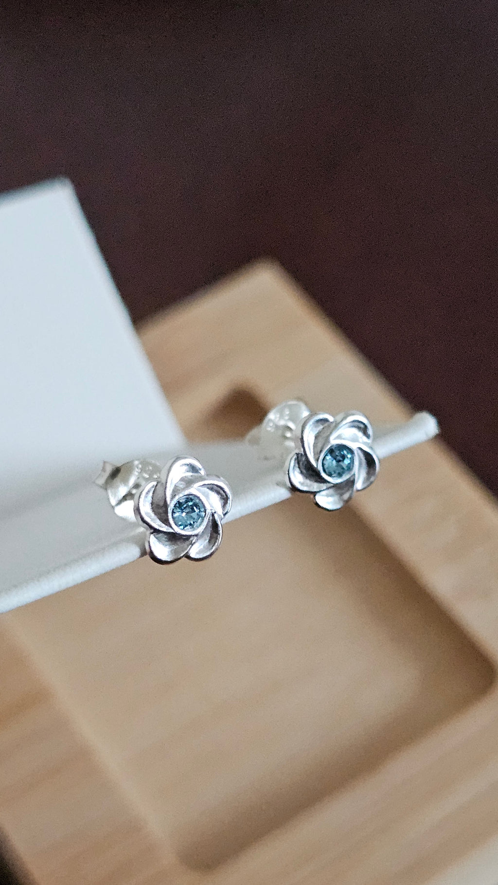 Elegant 925 Sterling Silver Blue Stone Floral Stud Earrings