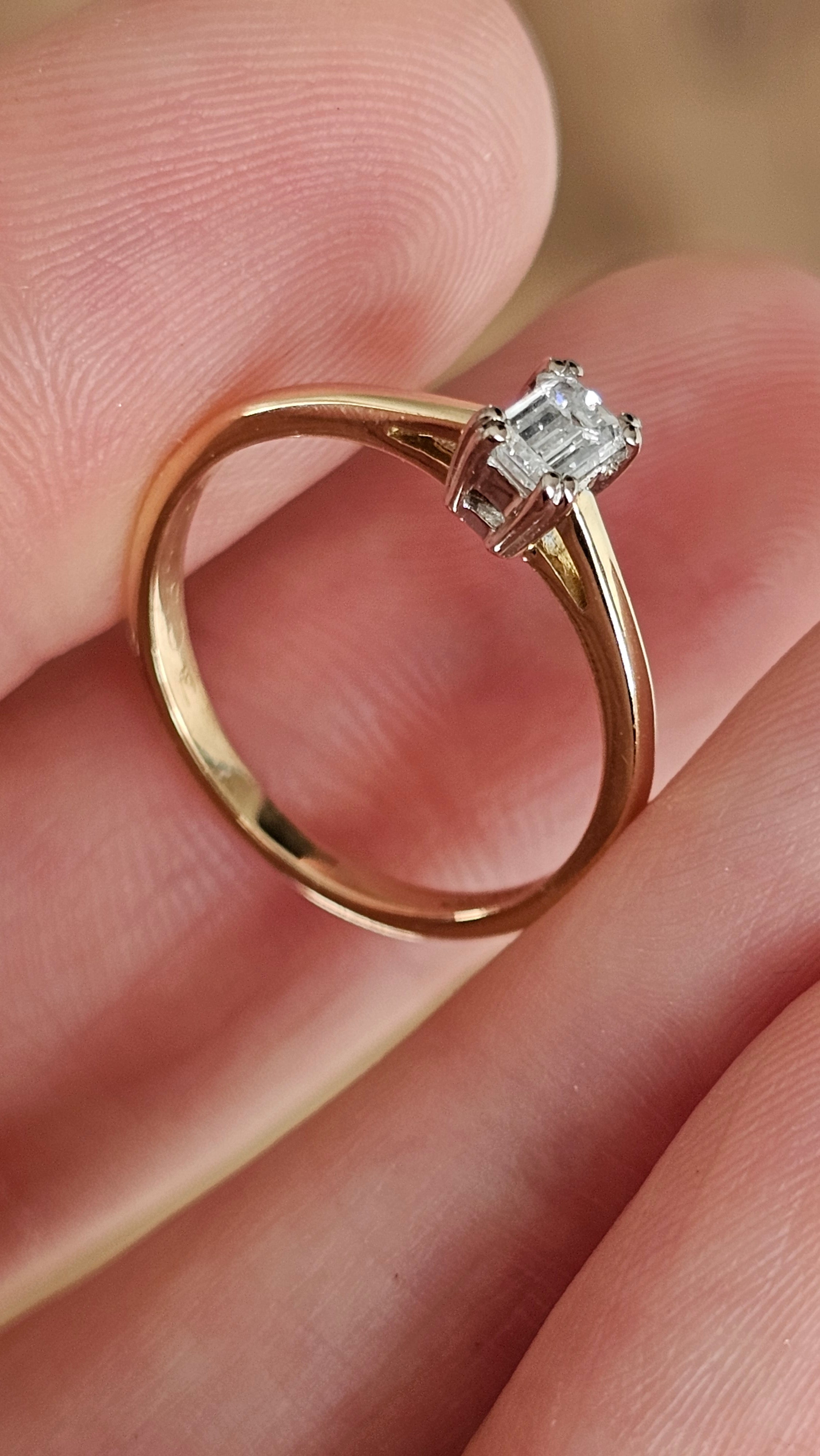 18ct Gold Natural Emerald-Cut Diamond Solitaire Ring (0.26ct, F/SI1) - Size L½