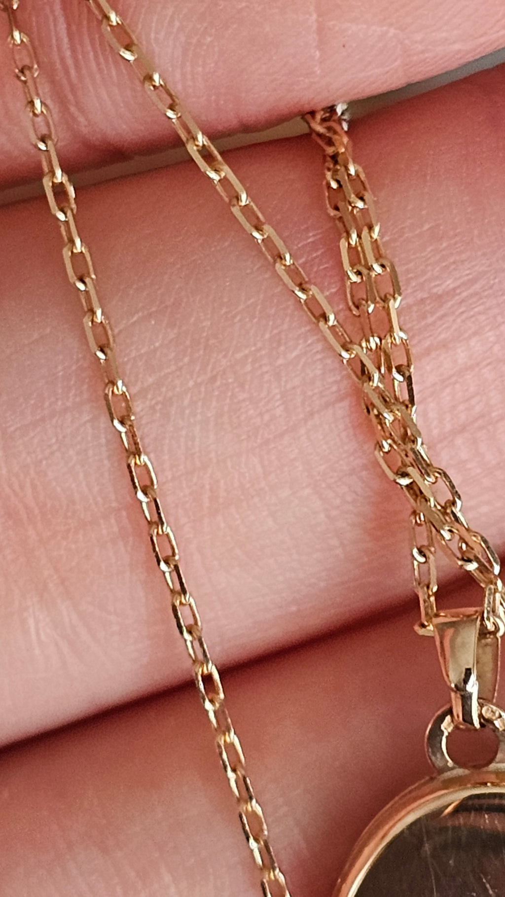 9ct Yellow Gold Oval Engraved Locket Pendant Necklace – 18" Chain
