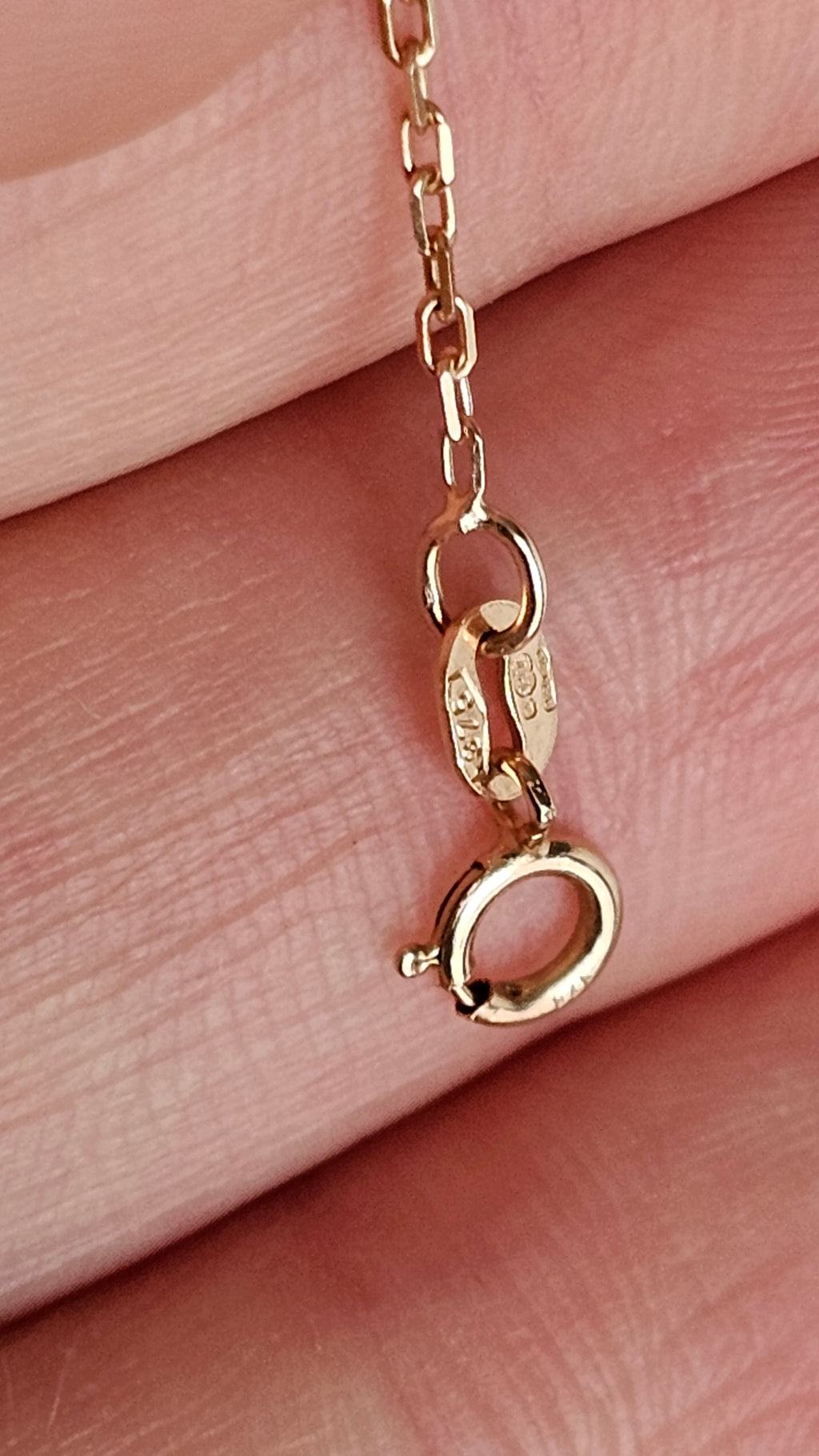 9ct Yellow Gold Oval Engraved Locket Pendant Necklace – 18" Chain