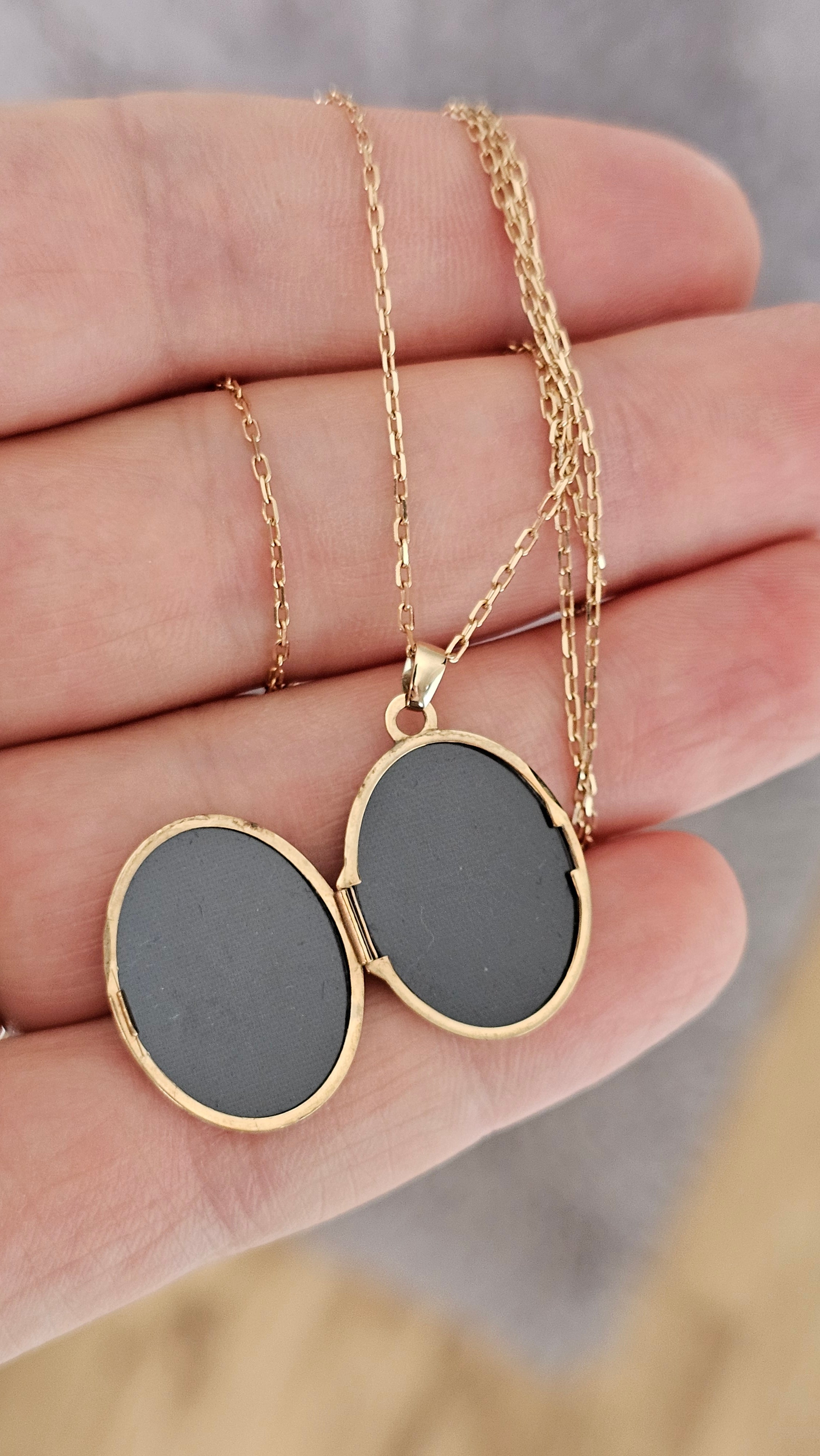 9ct Yellow Gold Oval Engraved Locket Pendant Necklace – 18" Chain
