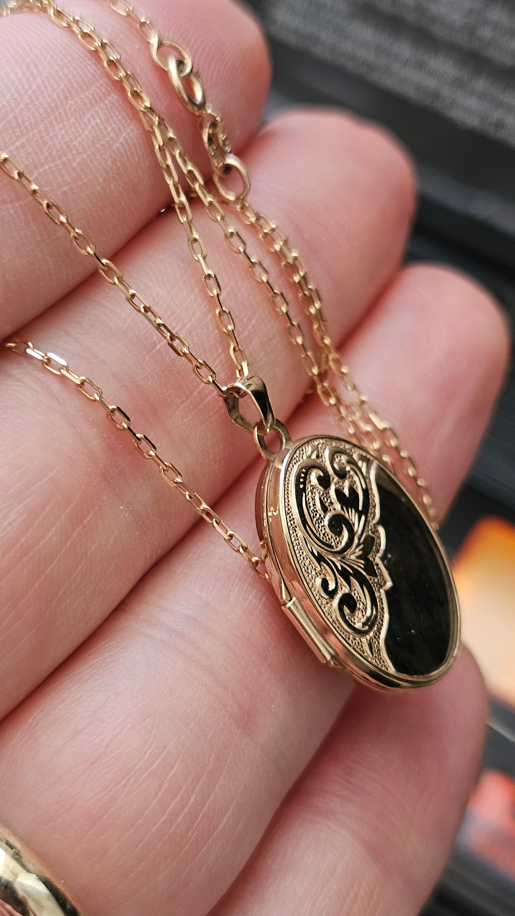 9ct Yellow Gold Oval Engraved Locket Pendant Necklace – 18" Chain