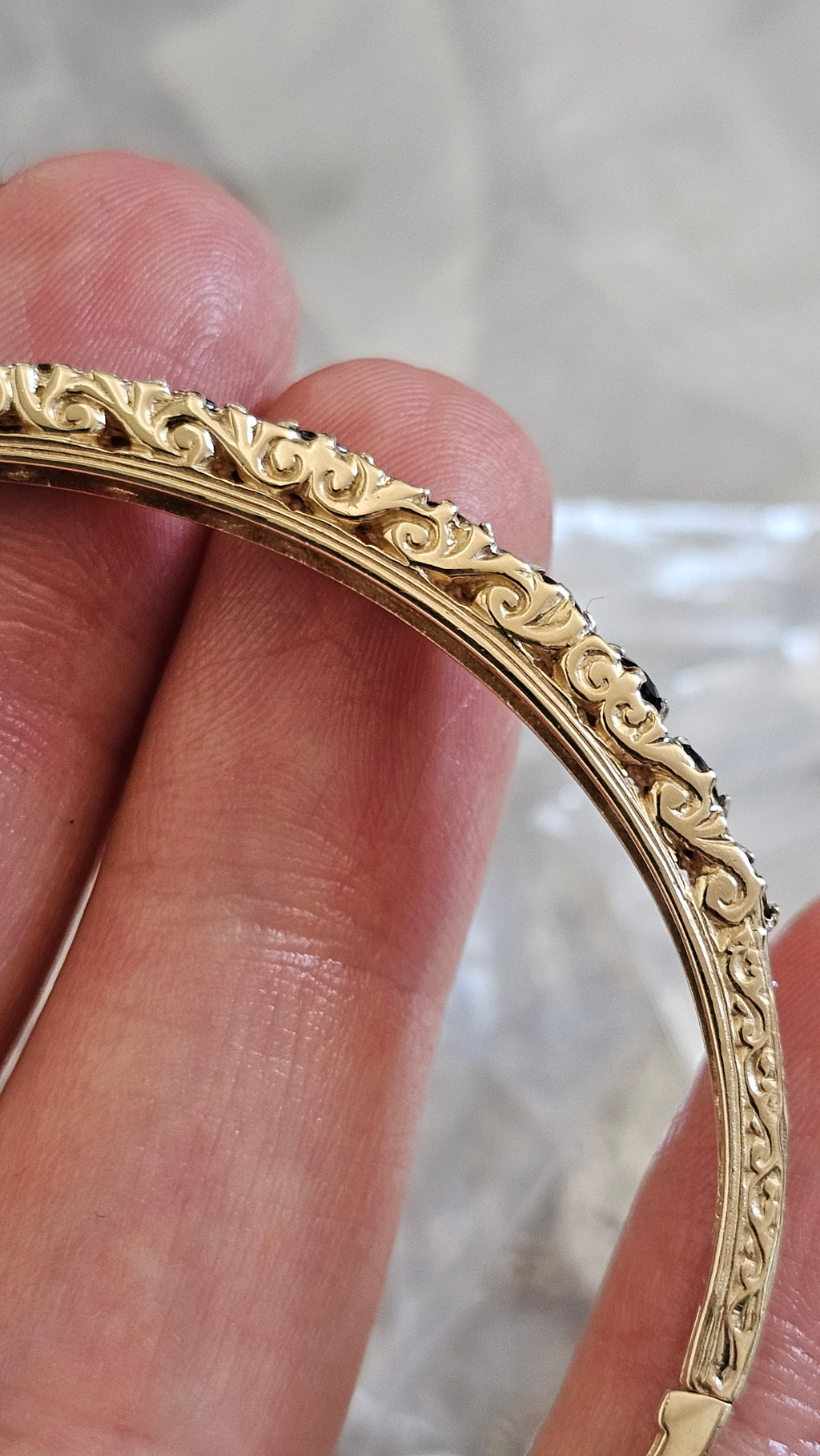Vintage 9ct Yellow Gold Natural Sapphire & Diamond Hinged Bangle