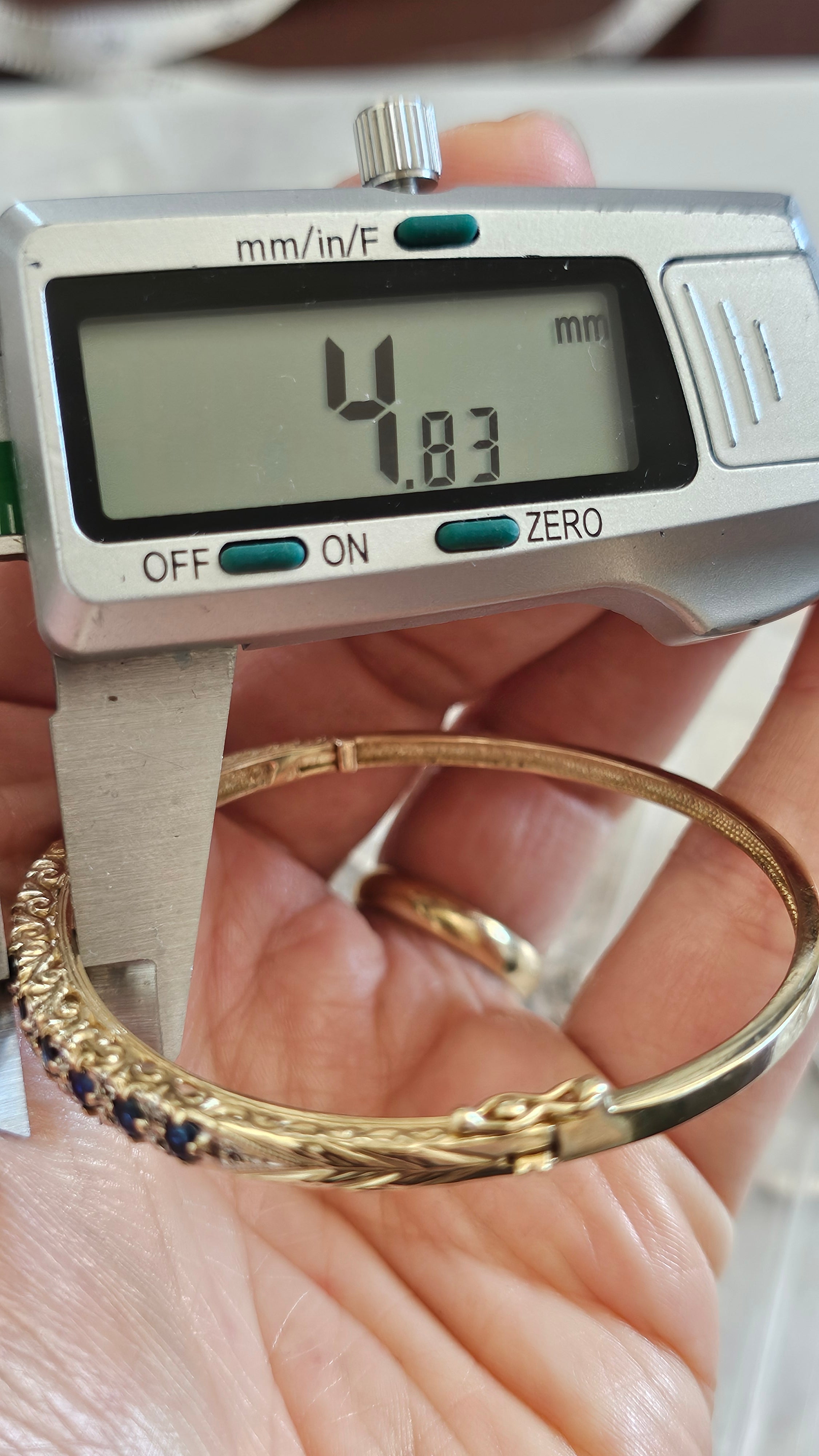 Vintage 9ct Yellow Gold Natural Sapphire & Diamond Hinged Bangle