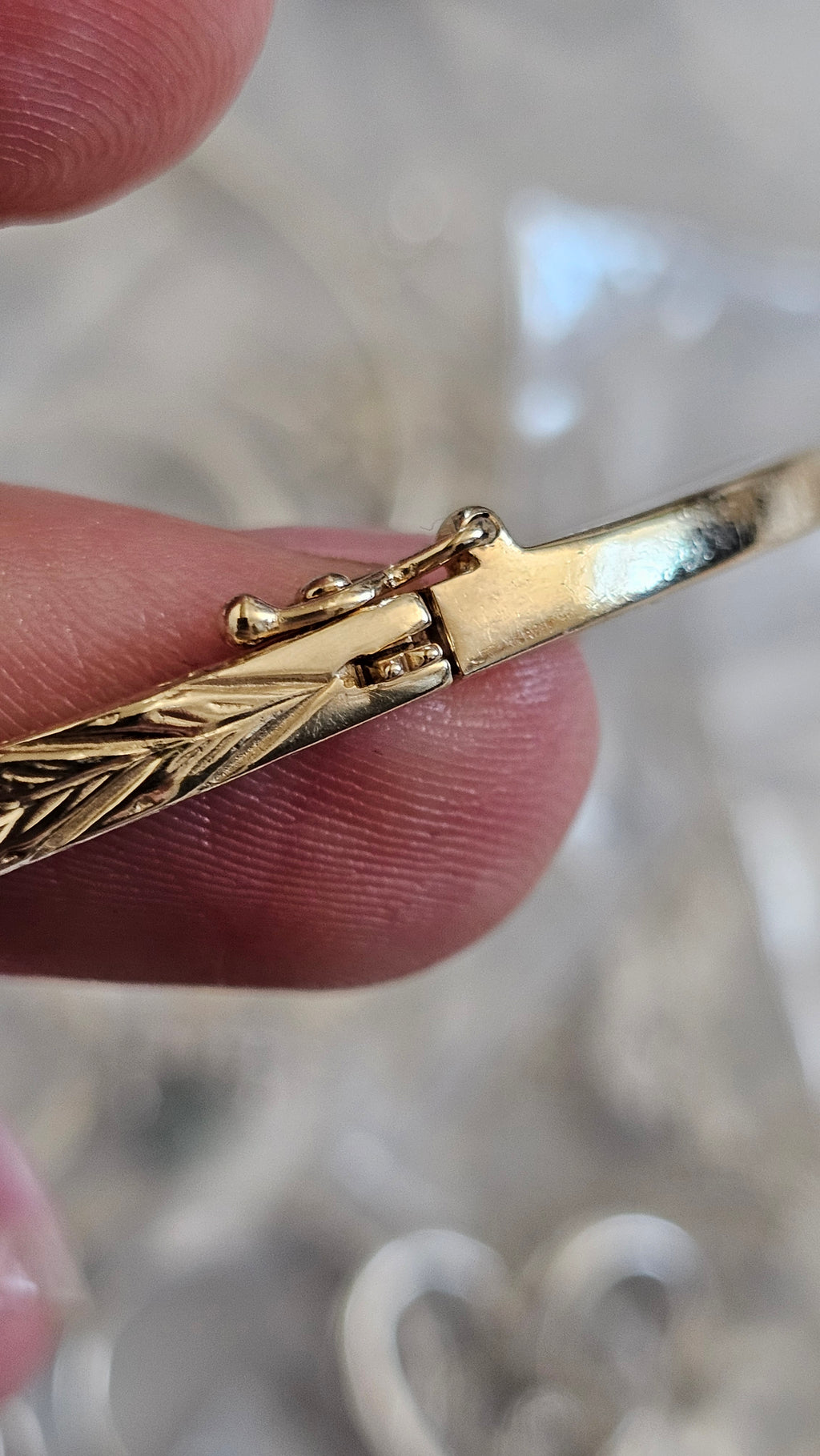Vintage 9ct Yellow Gold Natural Sapphire & Diamond Hinged Bangle