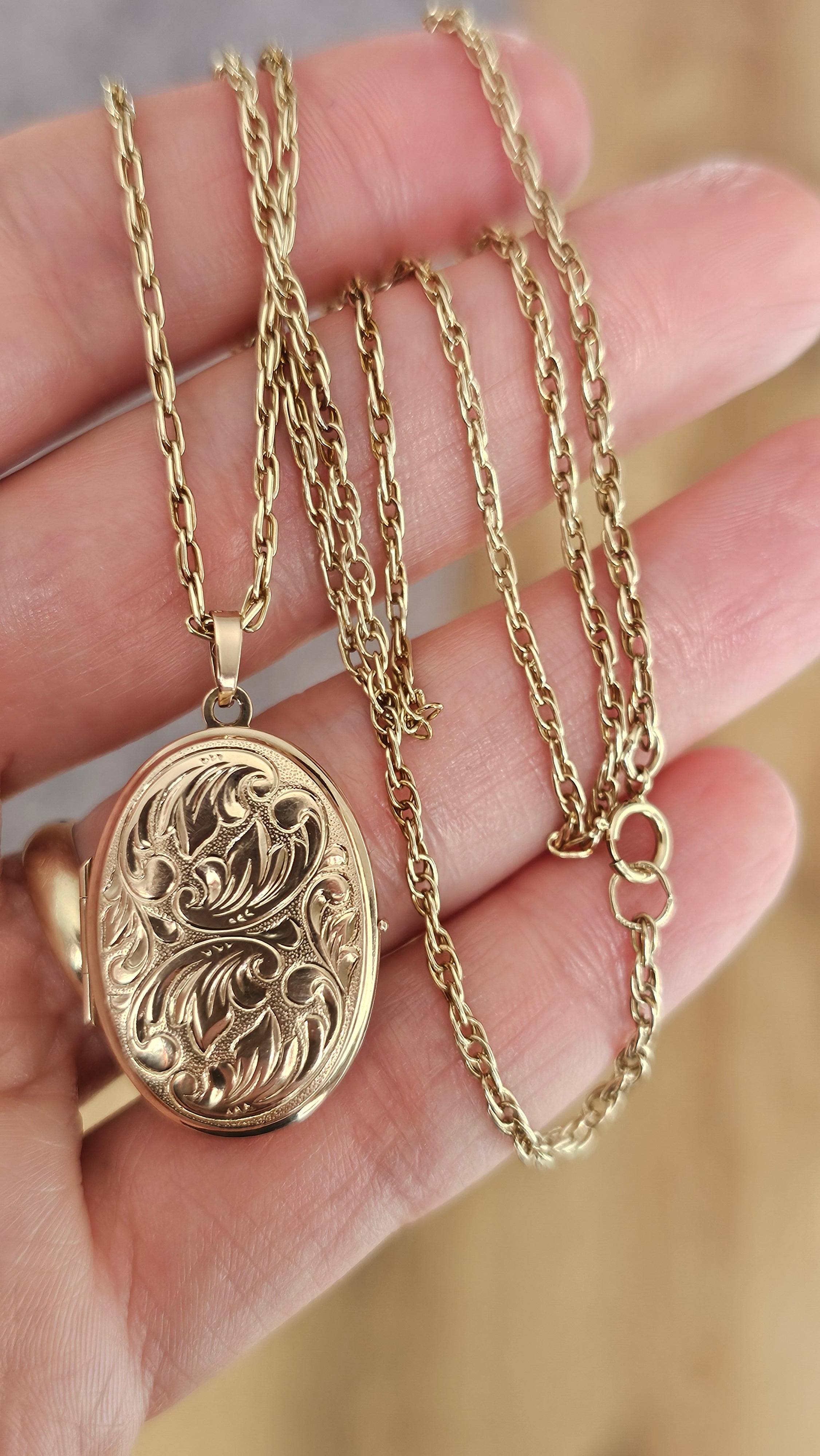Vintage 9ct Yellow Gold Engraved Oval Locket & Chain Necklace 24"9.16g