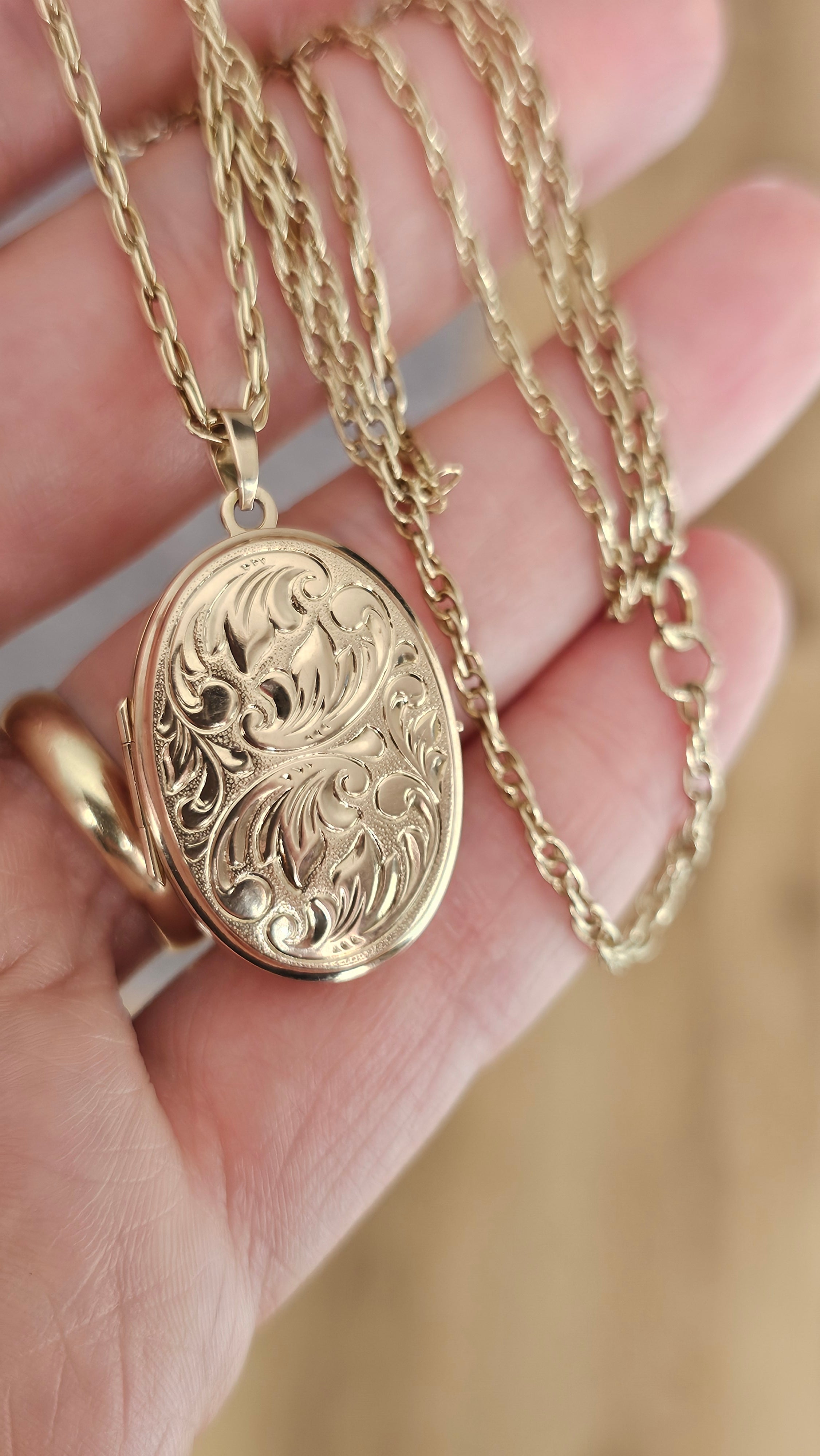 Vintage 9ct Yellow Gold Engraved Oval Locket & Chain Necklace 24"9.16g