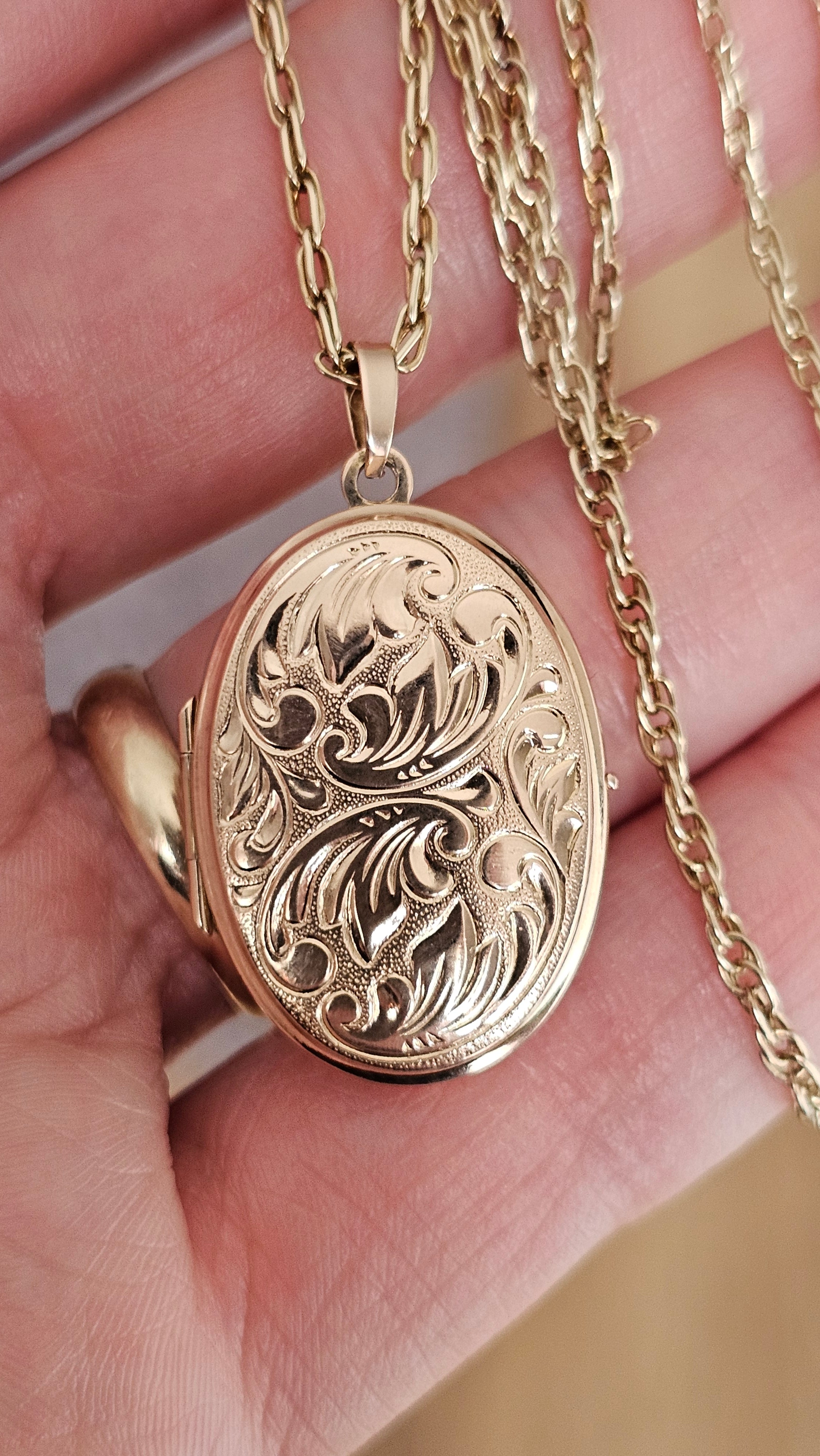 Vintage 9ct Yellow Gold Engraved Oval Locket & Chain Necklace 24"9.16g