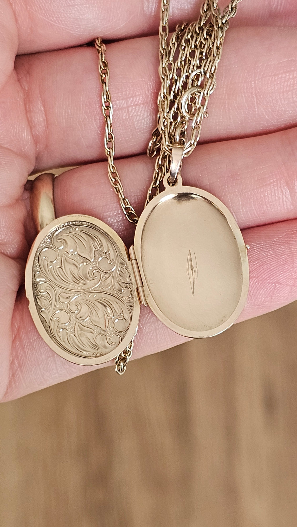 Vintage 9ct Yellow Gold Engraved Oval Locket & Chain Necklace 24"9.16g