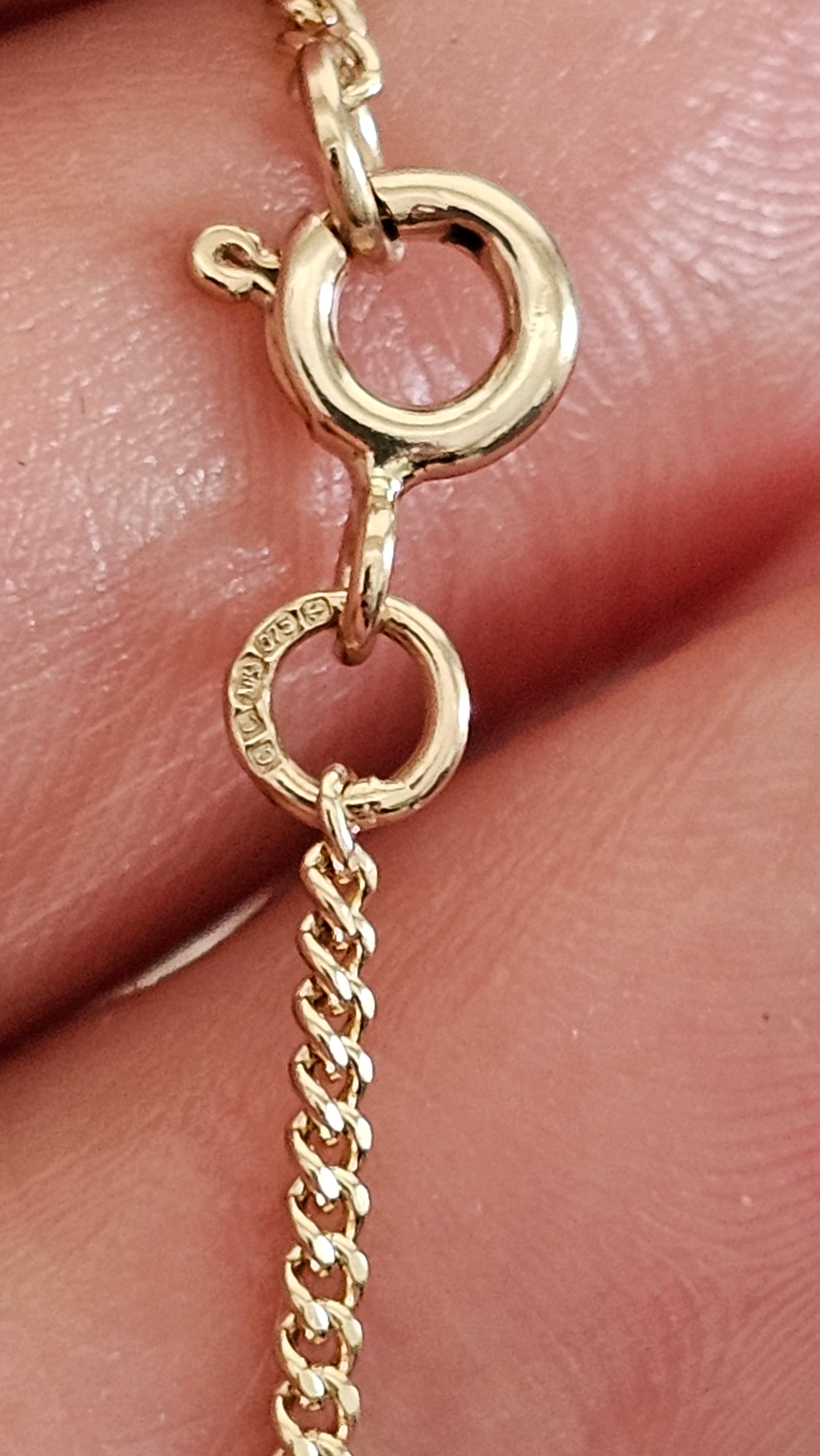 9ct Yellow Gold Natural Diamond Quilted Locket on 18" Curb Chain (10.44g)