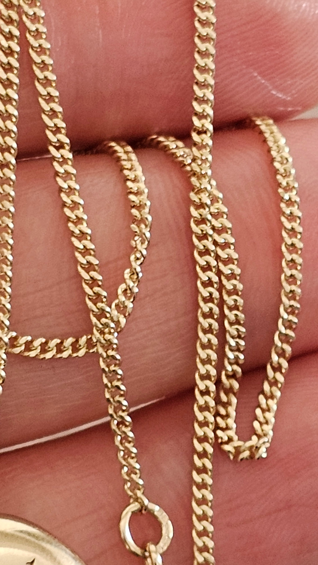 9ct Yellow Gold Natural Diamond Quilted Locket on 18" Curb Chain (10.44g)