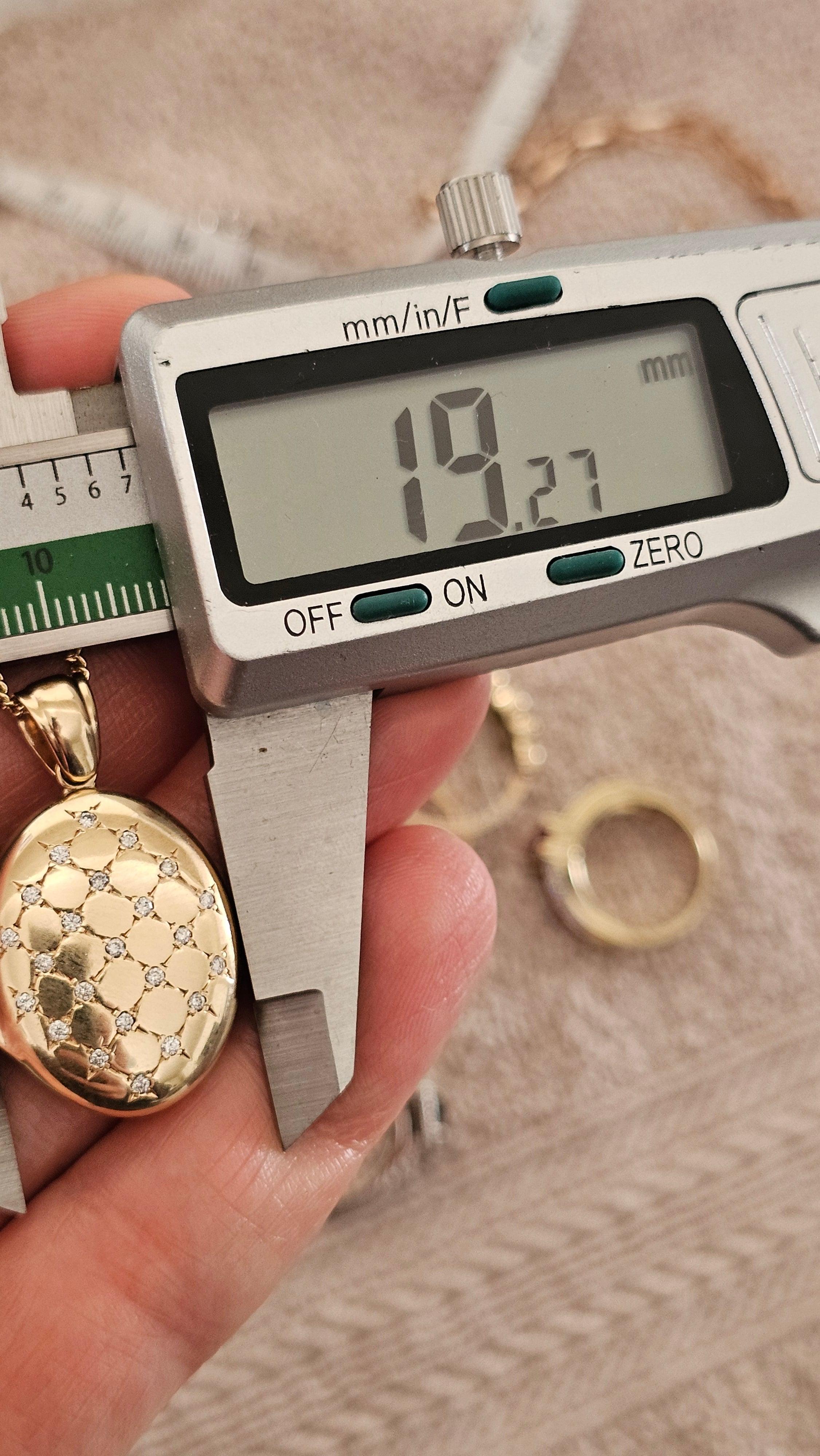 9ct Yellow Gold Natural Diamond Quilted Locket on 18" Curb Chain (10.44g)