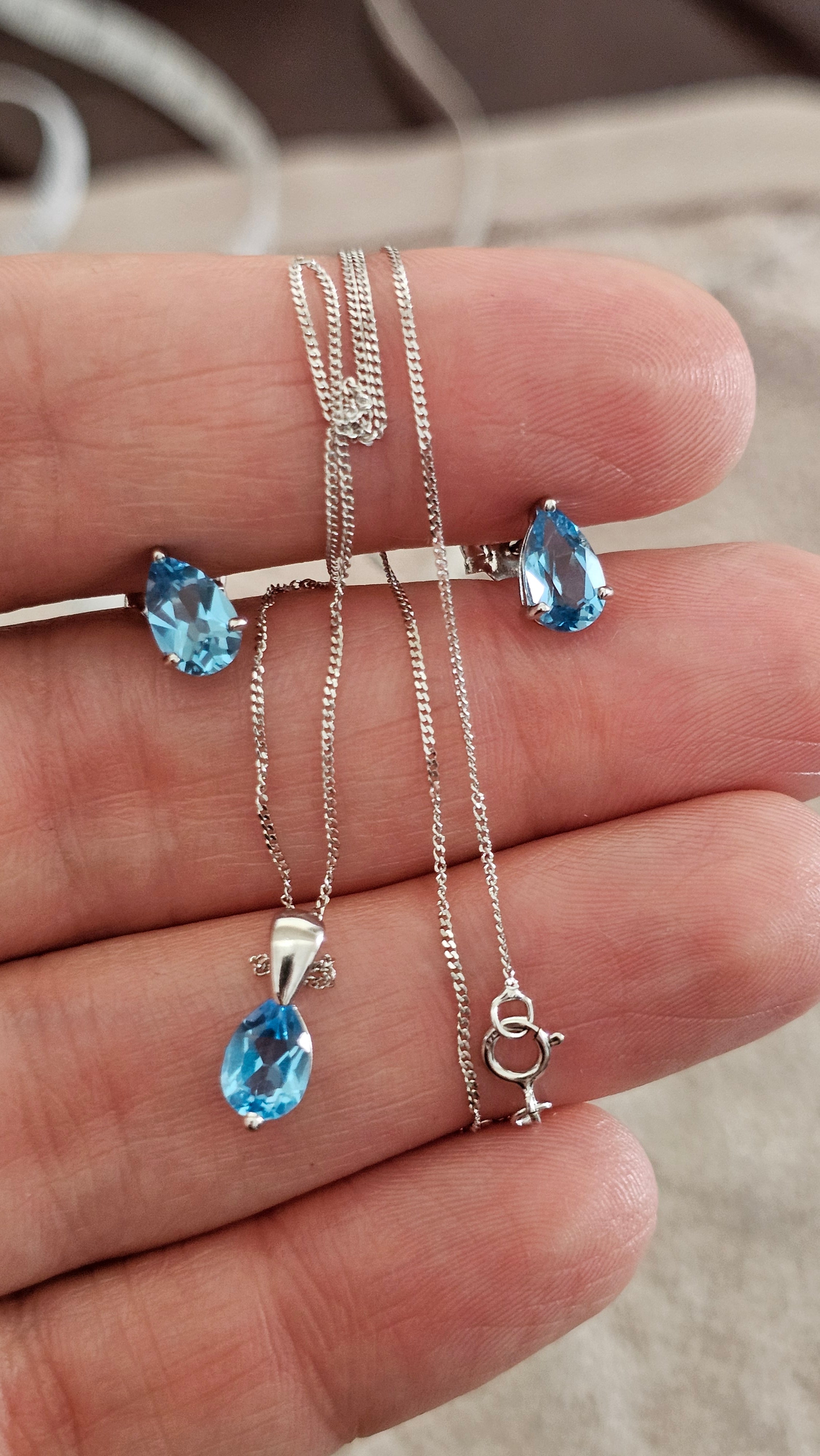 Elegant 9ct White Gold and Pear Cut Blue Topaz Jewellery Suite – Pendant & Earrings