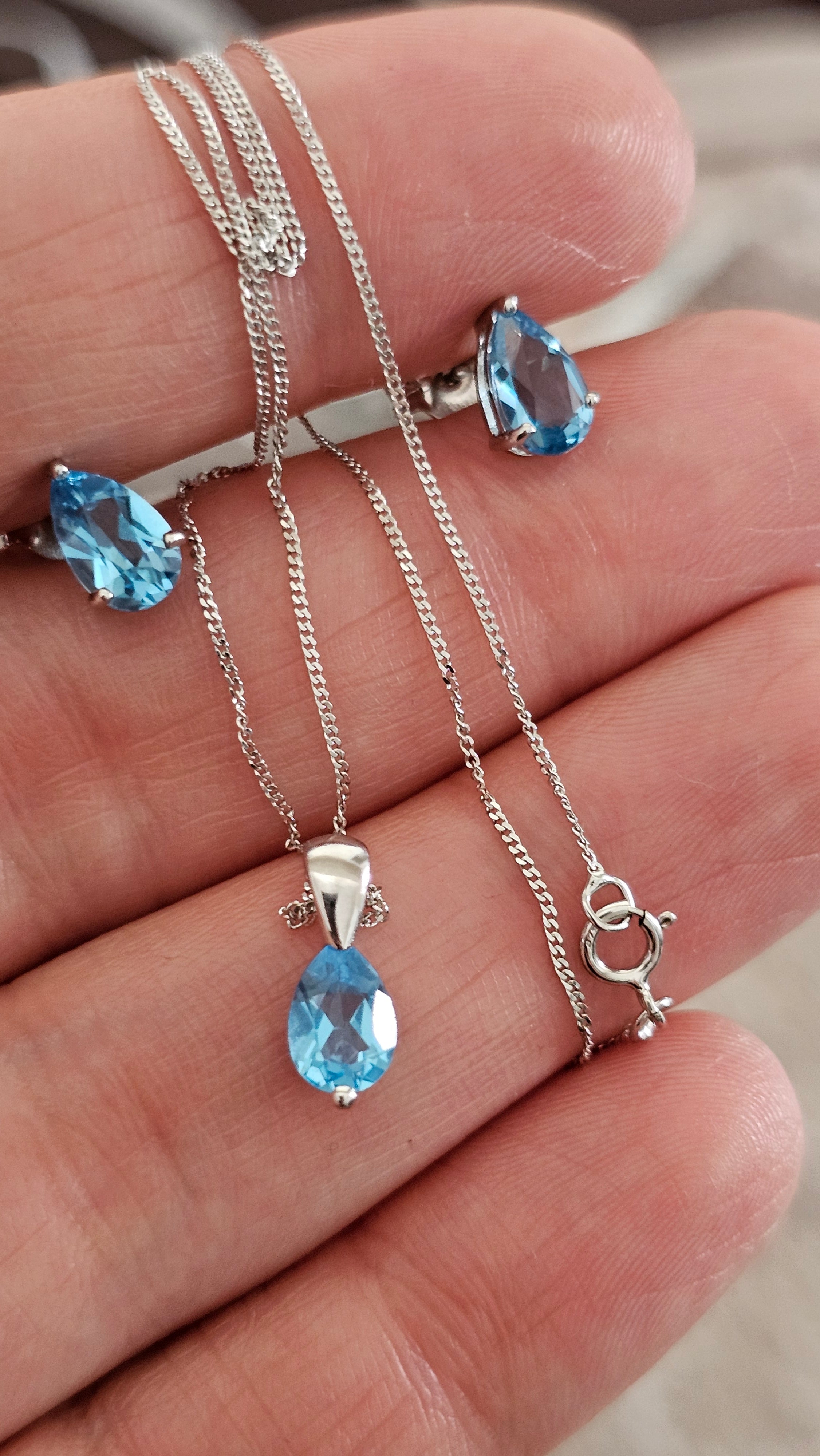 Elegant 9ct White Gold and Pear Cut Blue Topaz Jewellery Suite – Pendant & Earrings