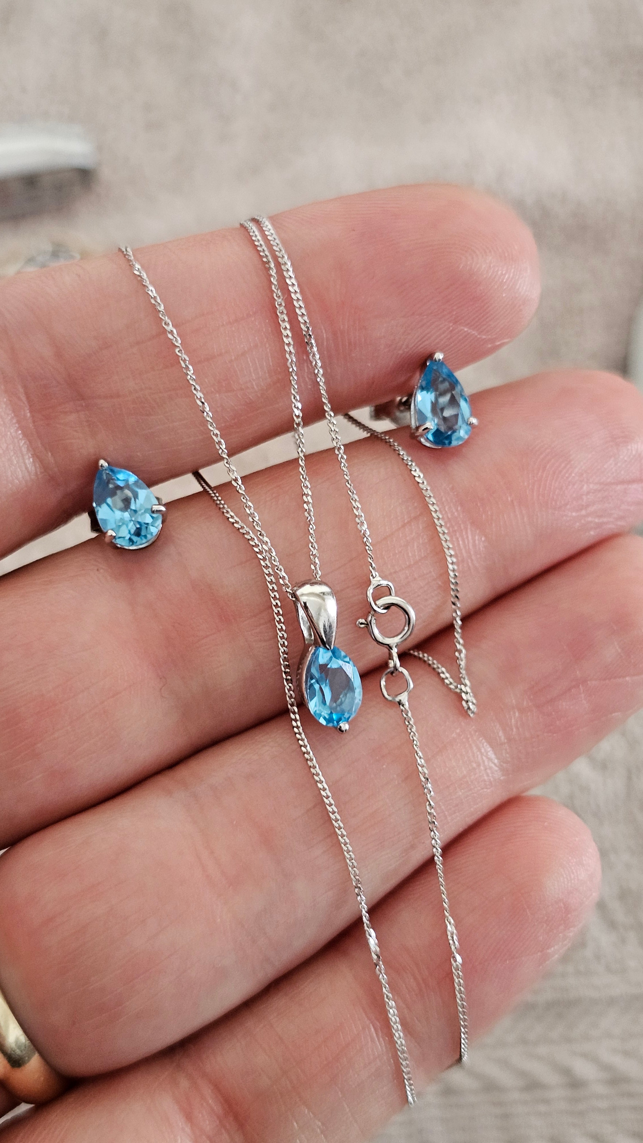 Elegant 9ct White Gold and Pear Cut Blue Topaz Jewellery Suite – Pendant & Earrings