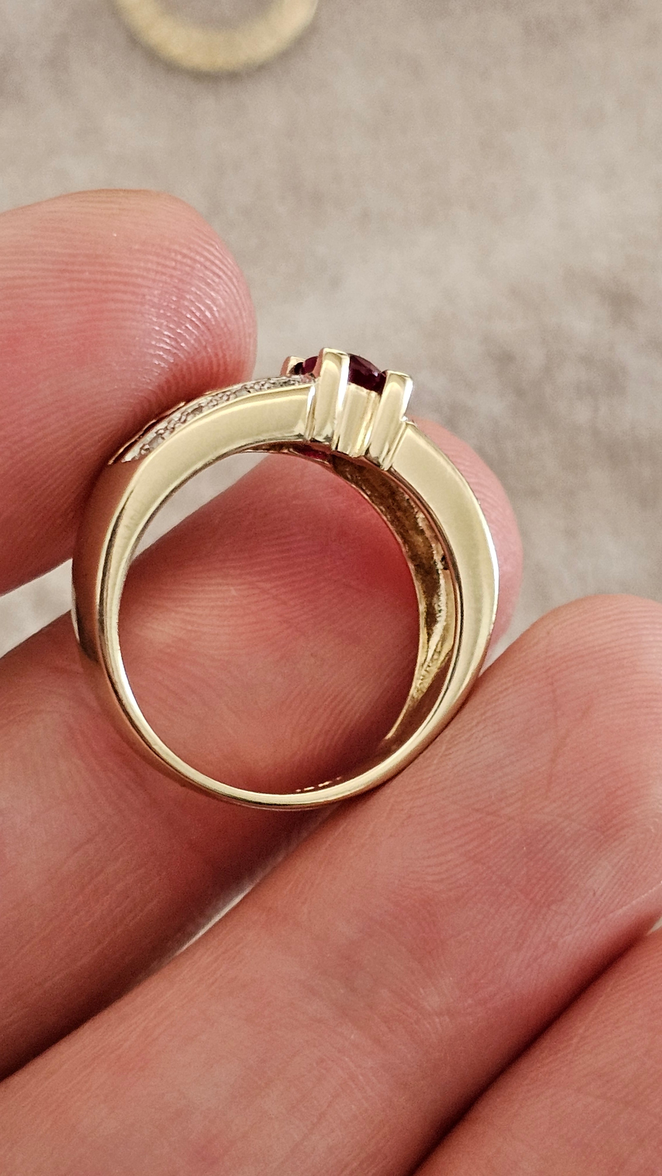 9ct Yellow Gold Ruby and Diamond Ring , size N , 4.58 grams
