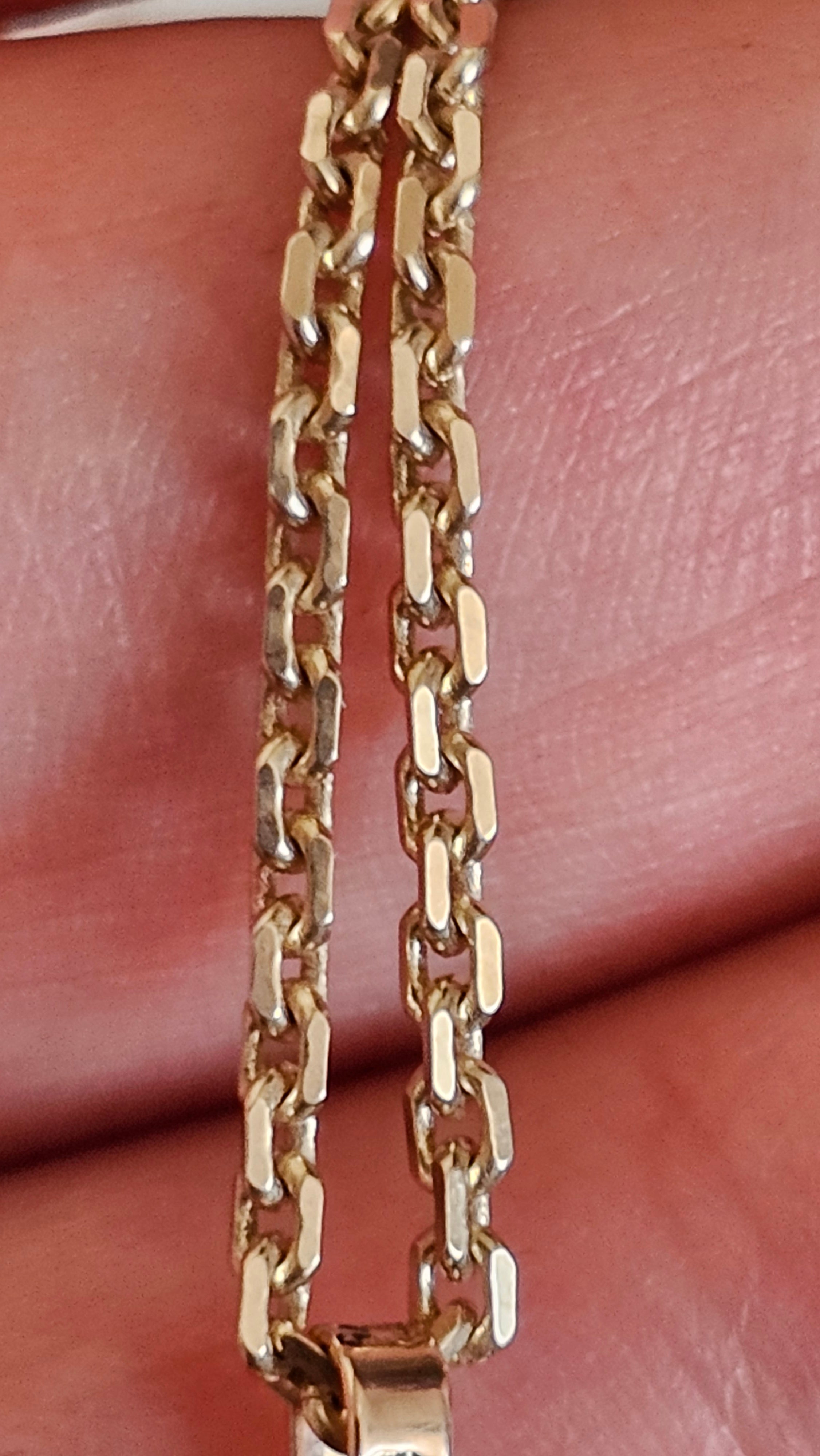 Vintage 9ct Solid Yellow Gold Engraved Oval Locket and Chain Necklace – 8.49g