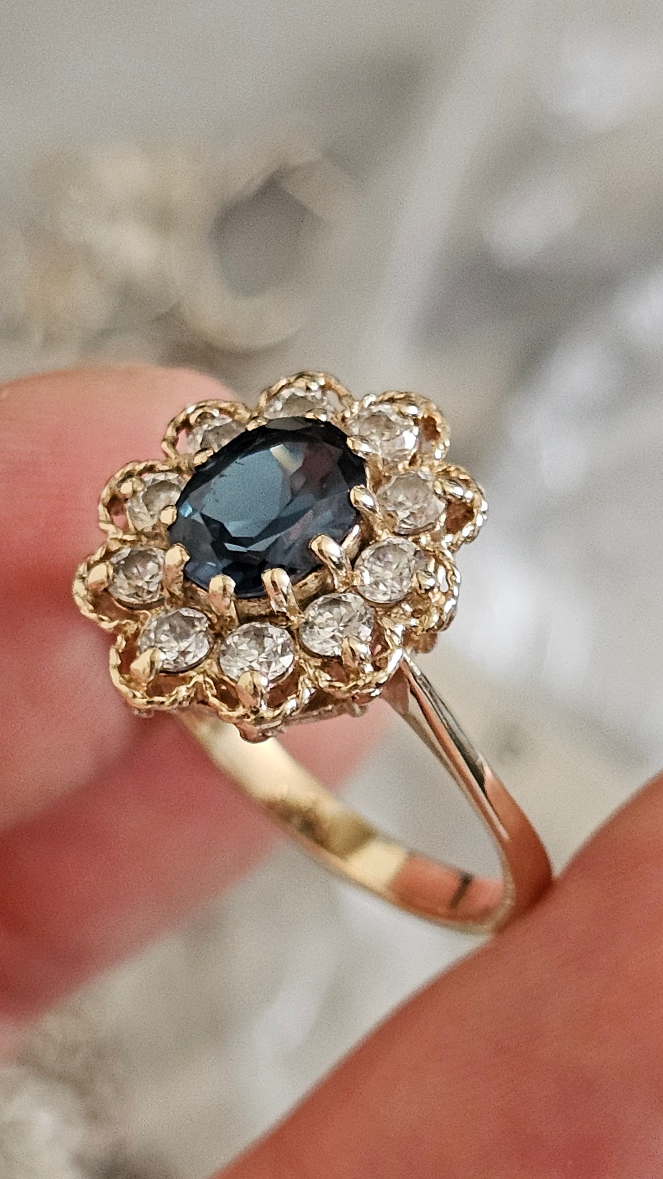 9ct Yellow Gold Teal Spinel & Zircon Cluster Ring – Size S 1/2