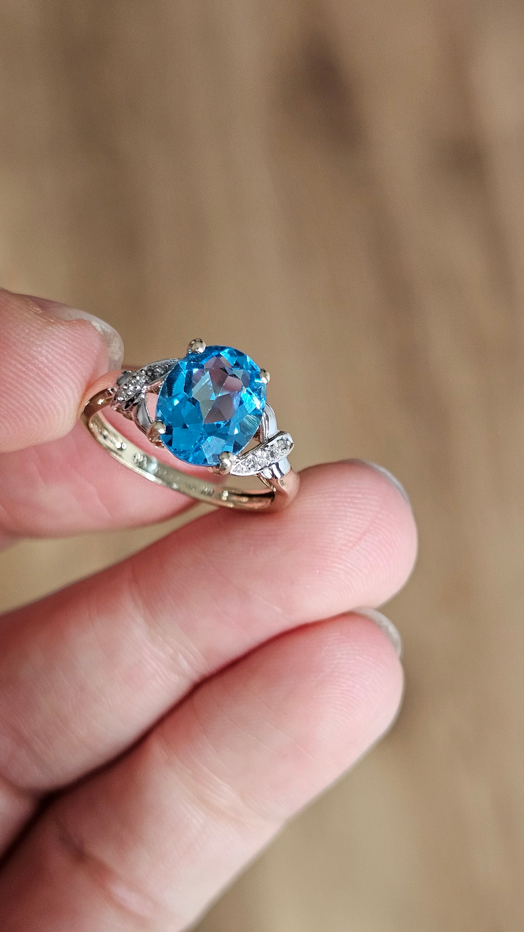 9ct Yellow Gold Oval Swiss Blue Topaz & Diamond Crossover Ring – Size N